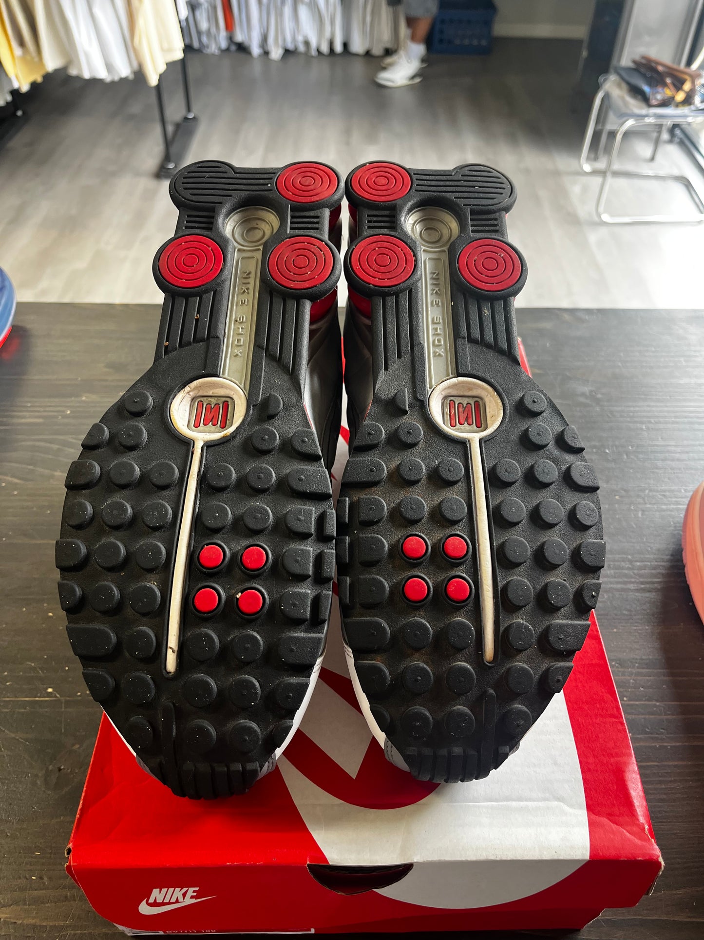 Pre-Owned Nike Shox R4 Metallic Silver Comet Red