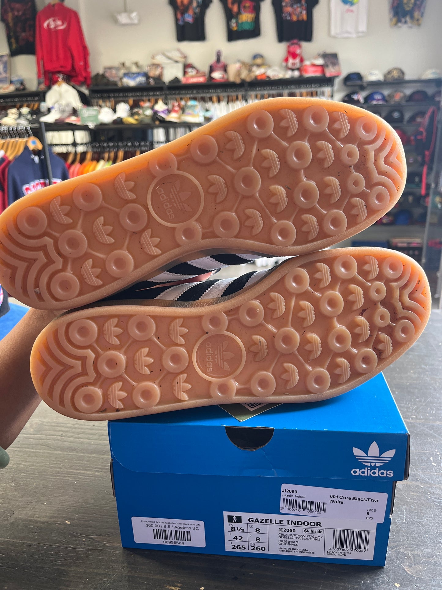 Pre-Owned Adidas Gazelle Core Black and White