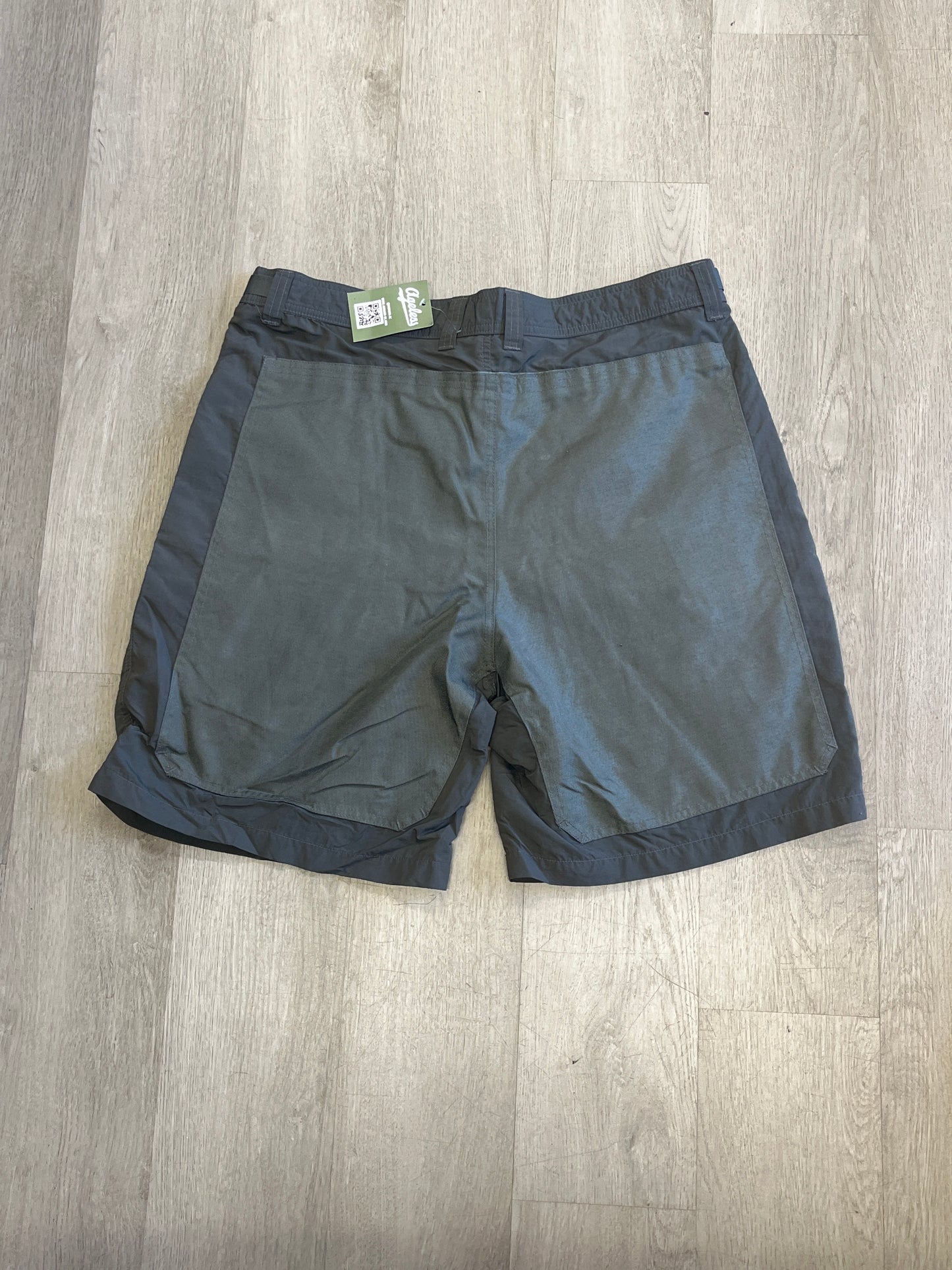 Vintage Carnet International Shorts