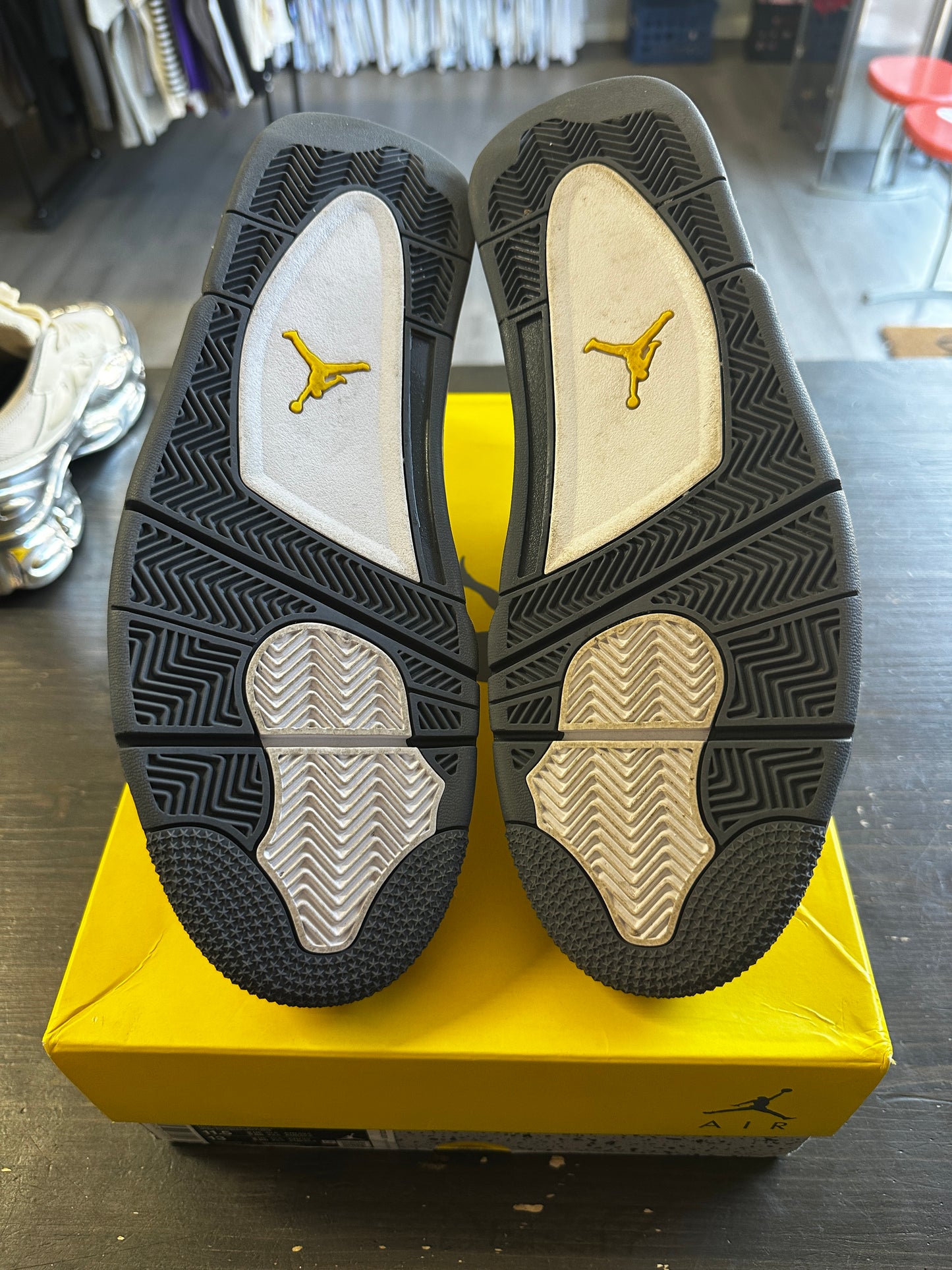 Pre-Owned Jordan 4 Retro Lightning (2021)