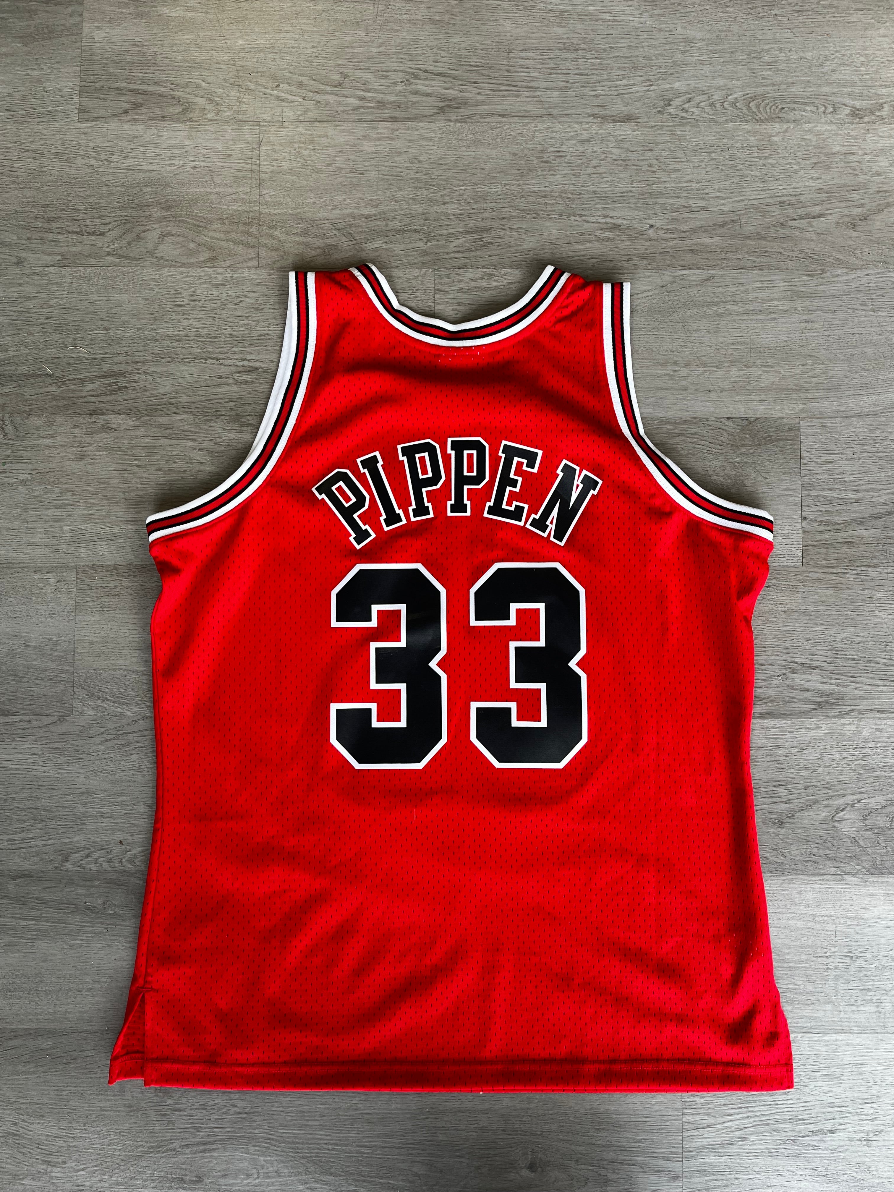 Mitchell & Ness Chicago Bulls Scottie Pippen Swingman Jersey