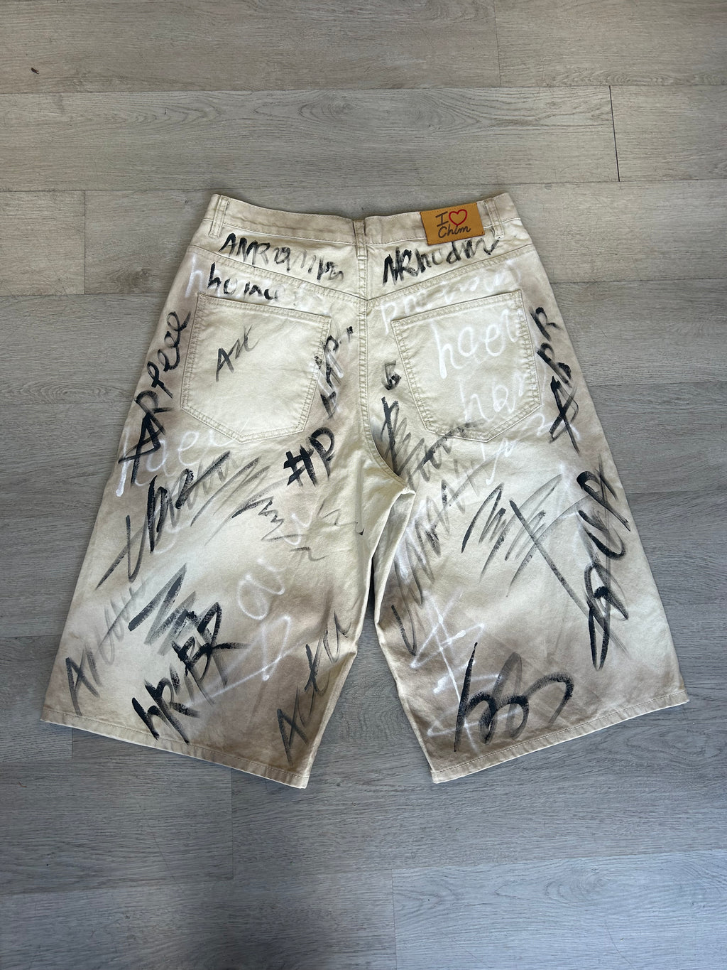 HMDD Banksy 3/4 shorts