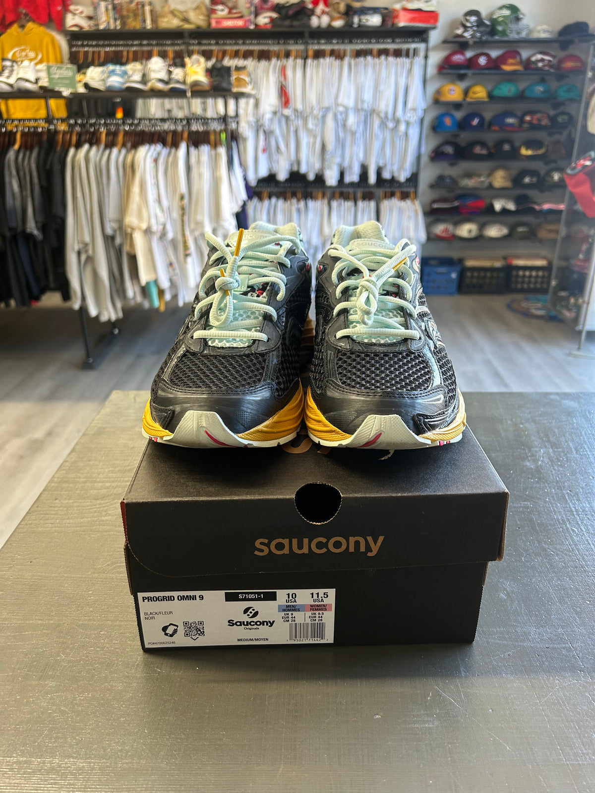 Pre-Owned Saucony ProGrid Omni 9 City Pack Tokyo