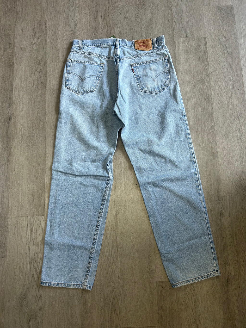 Levi 550 Light Wash Denim Jeans