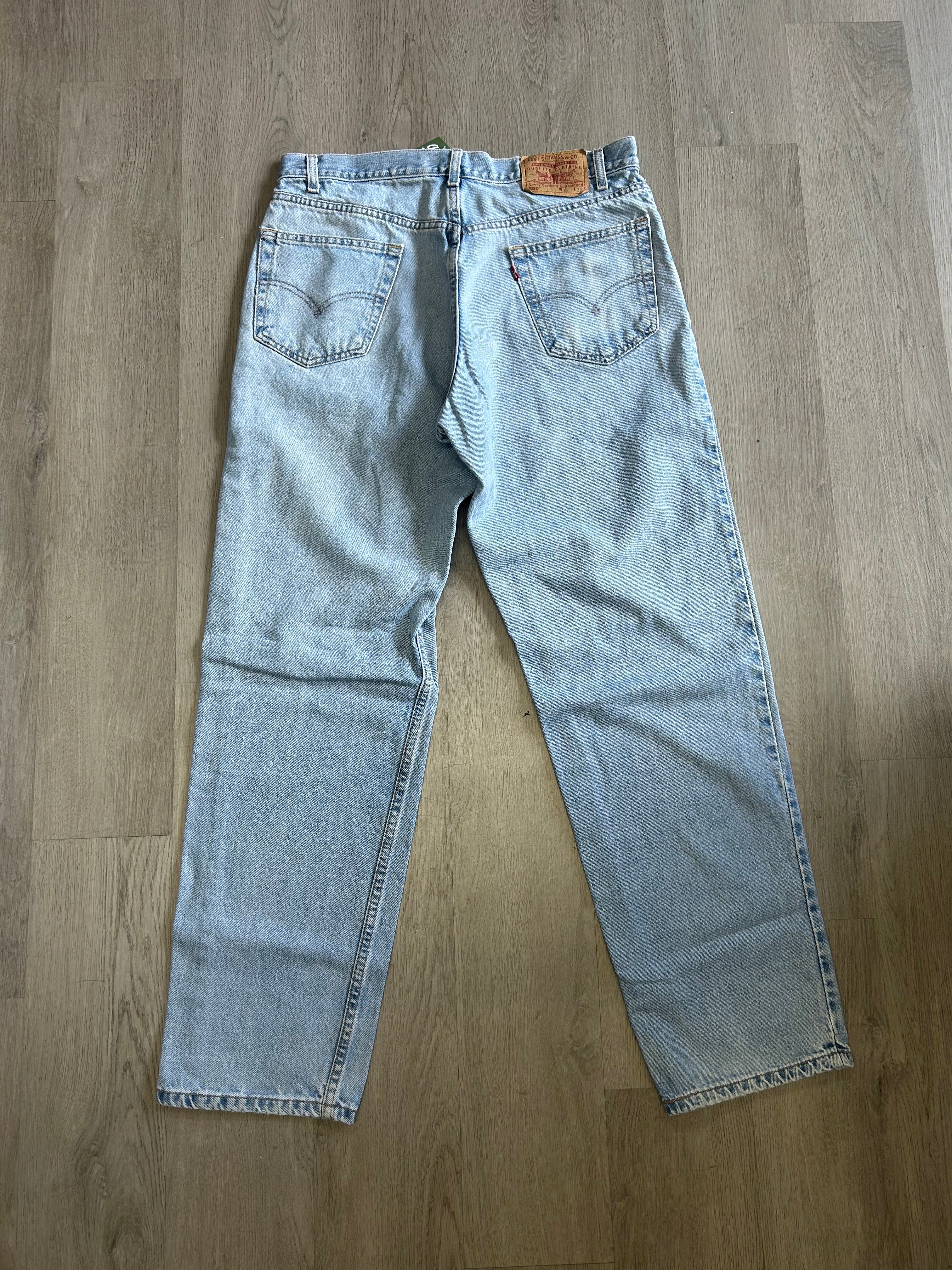 Levi 550 Light Wash Denim Jeans