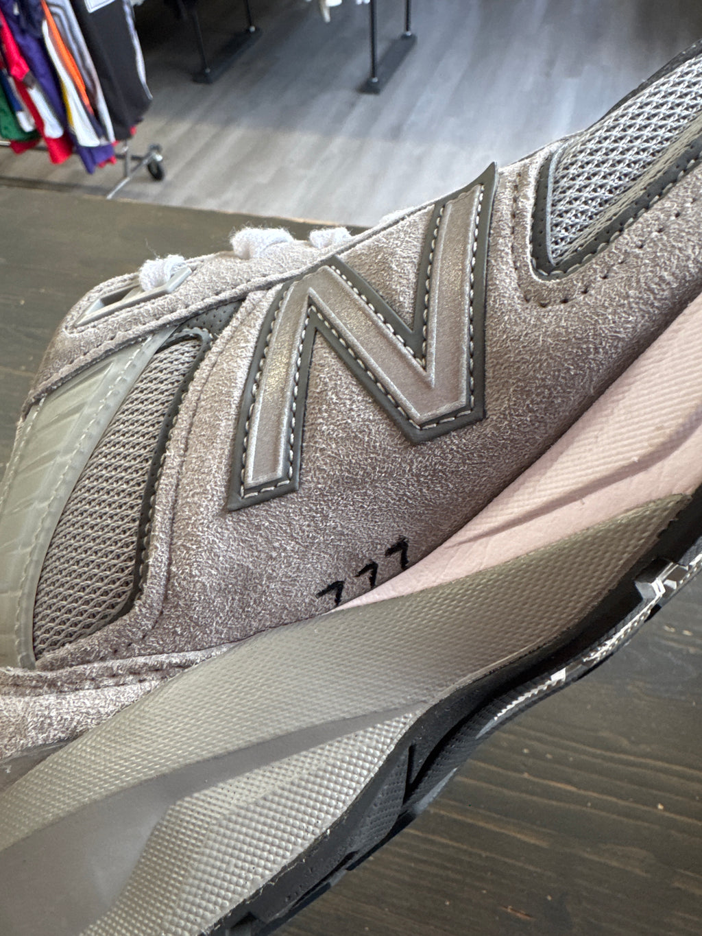 Pre-owned New Balance 990v5 Grey