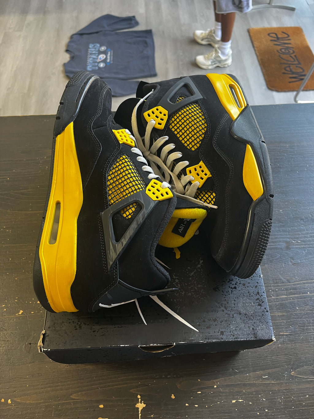 Pre-Owned Jordan 4 Retro Thunder (2023)