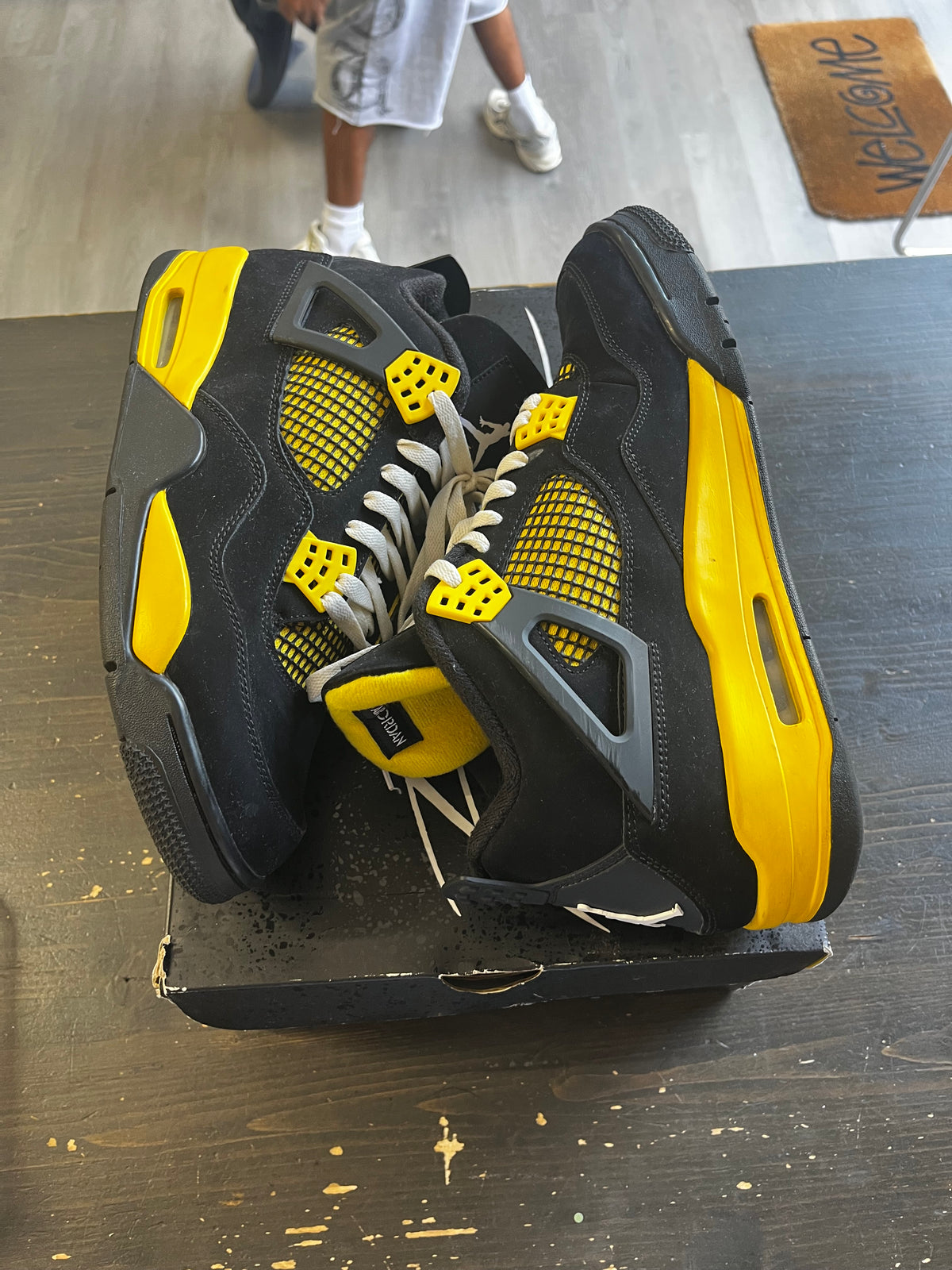 Pre-Owned Jordan 4 Retro Thunder (2023)