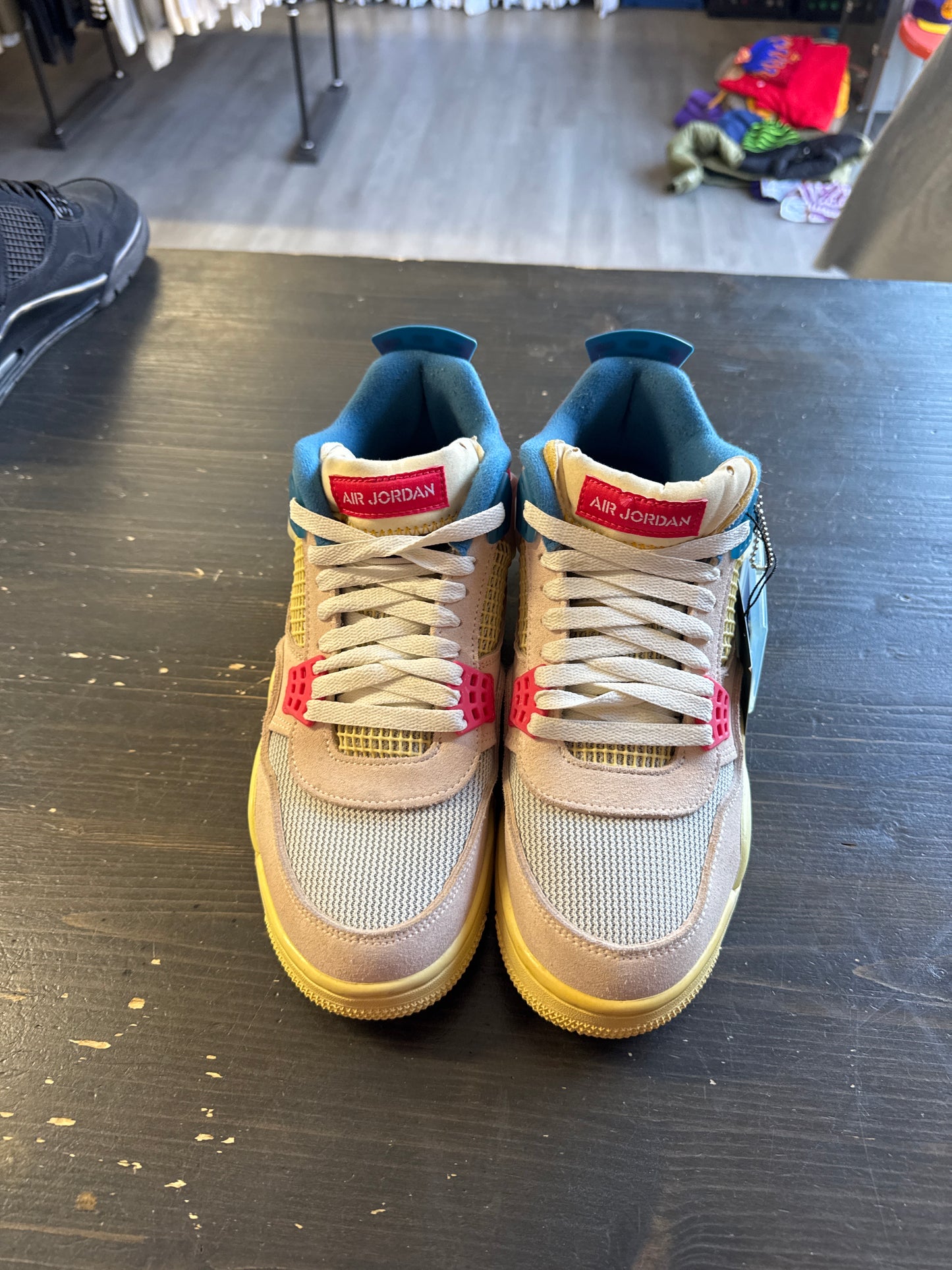 Pre-owed Jordan Retro 4 Union Guava Ice