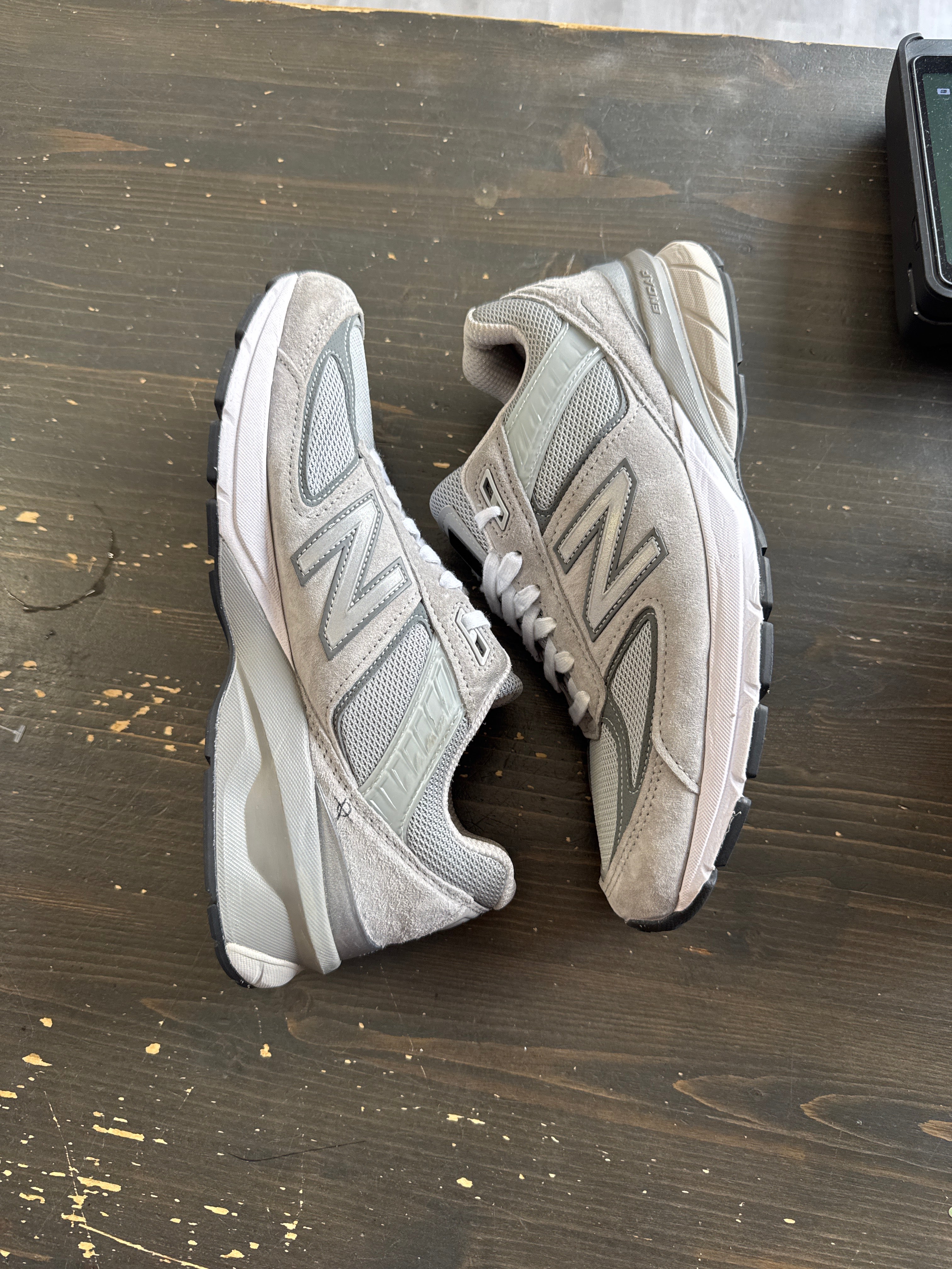 Pre-owned New Balance 990v5 Grey