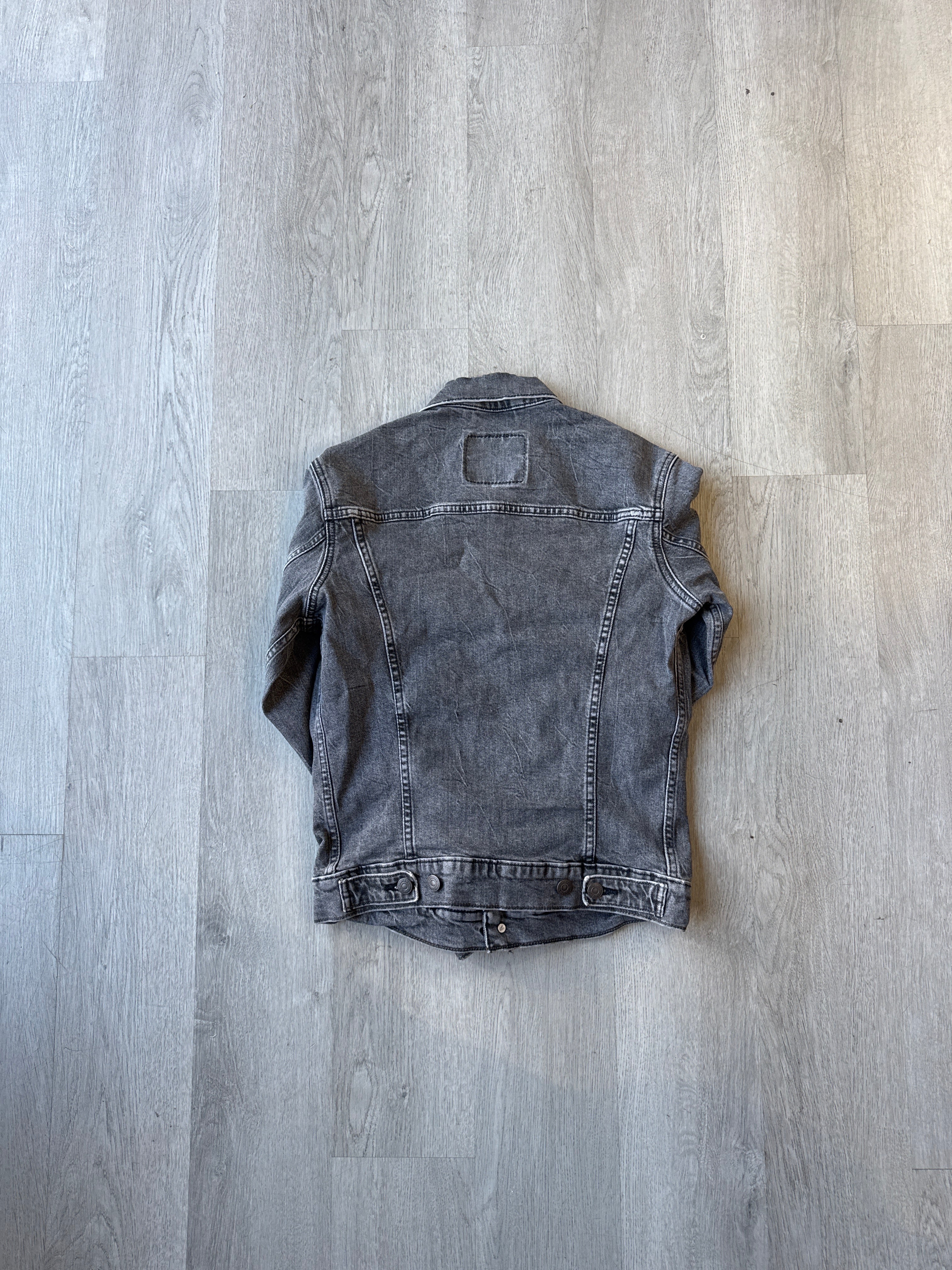 Vintage women’s Levi’s Faded Black Denim Jacket