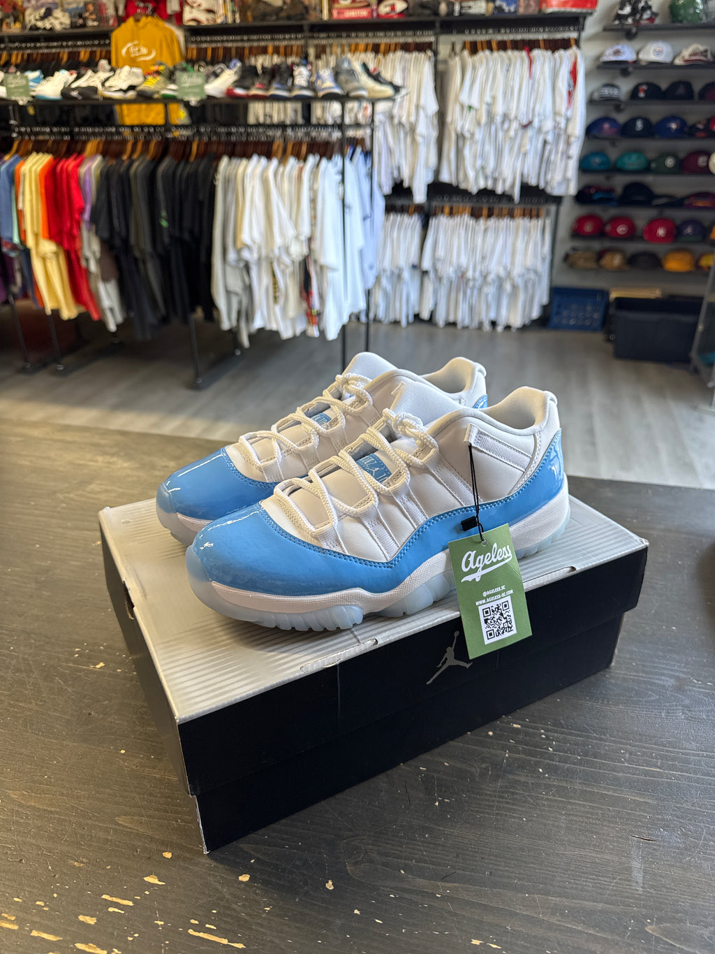 Pre-owned Jordan Retro 11 Low University Blue Low 2026