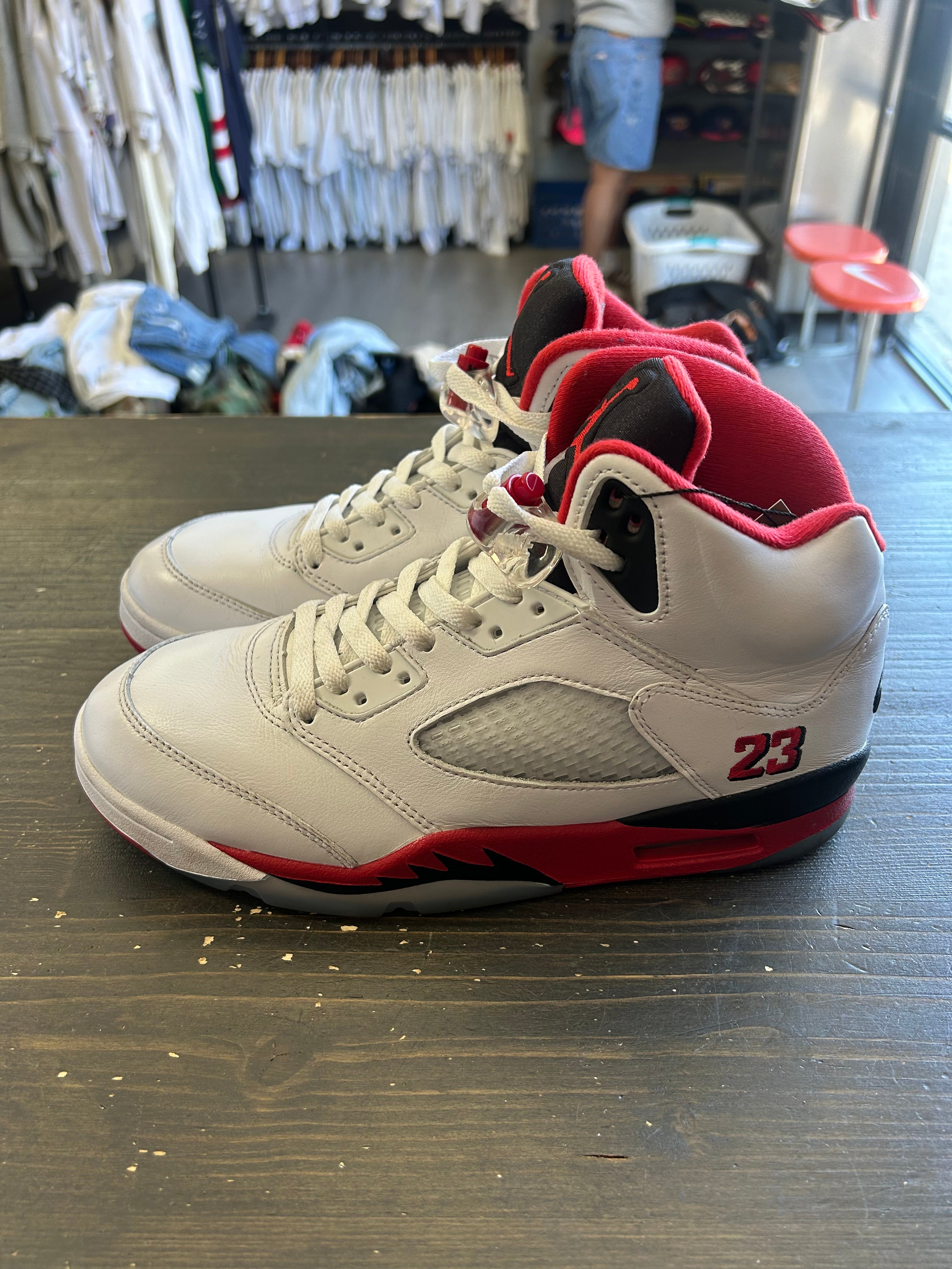 Pre-Owned Jordan Retro 5 Fire Red Black Tongue (2025)