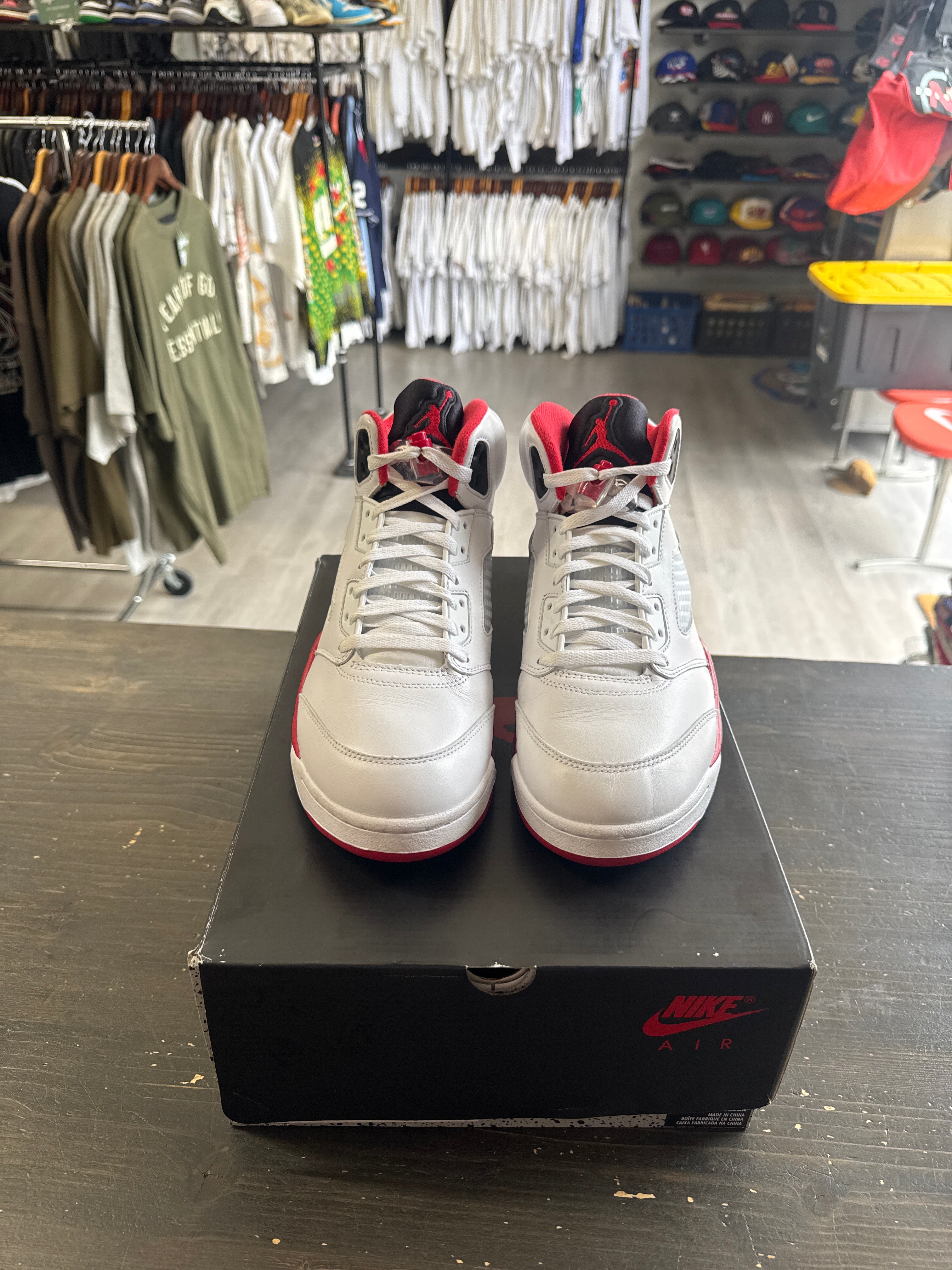Pre-owned Jordan Retro 5 Fire Red Black Tongue (2025)