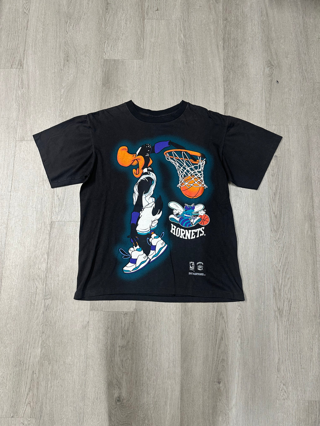 Vintage 1994 Daffy Duck NBA Charlotte Hornets Warner Bros Looney Tunes Cartoon Basketball Tee
