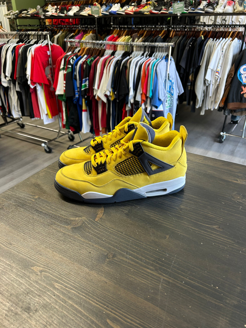 Pre-Owned Jordan Retro 4 Lighting (2021)