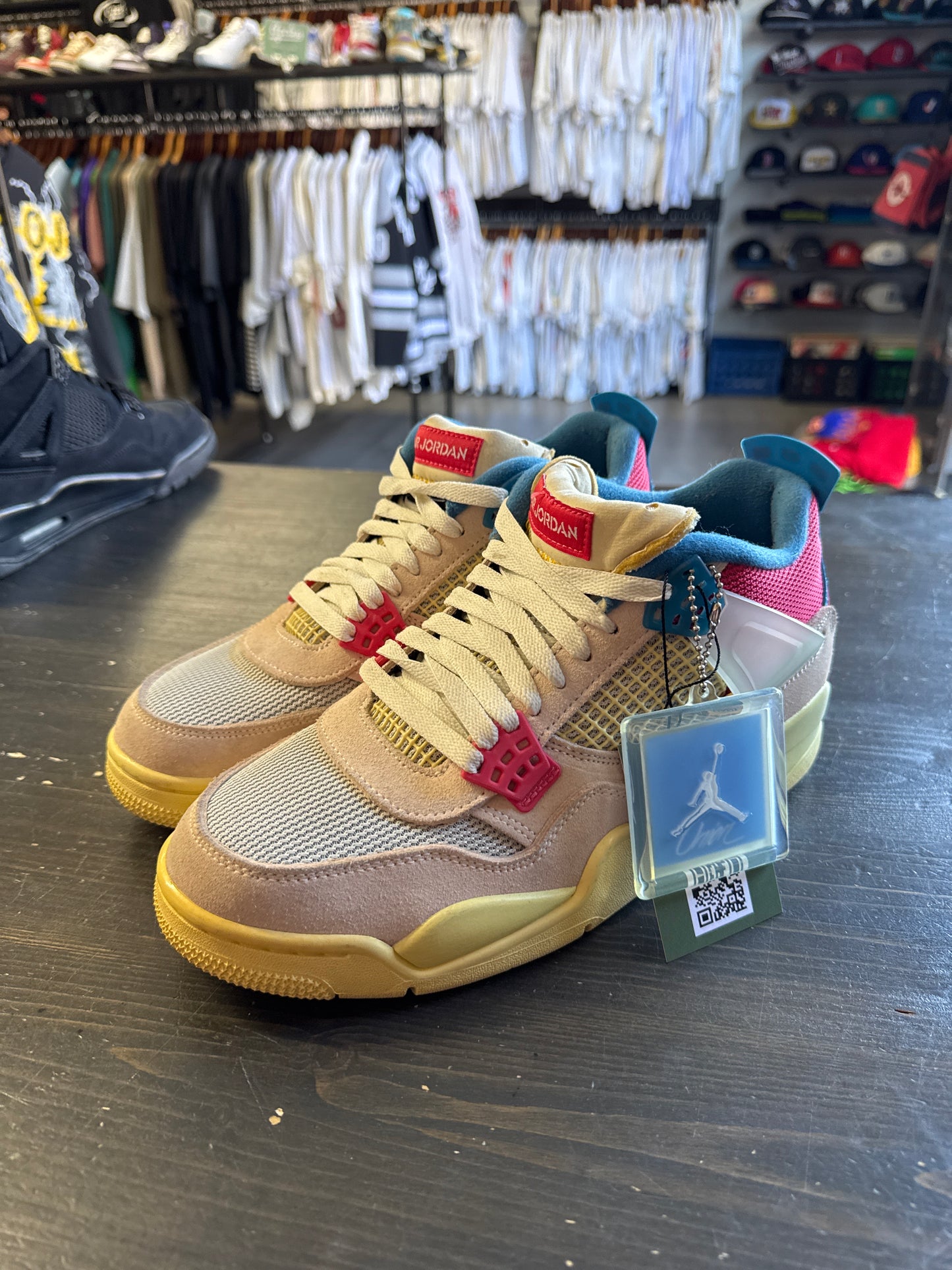 Pre-owed Jordan Retro 4 Union Guava Ice