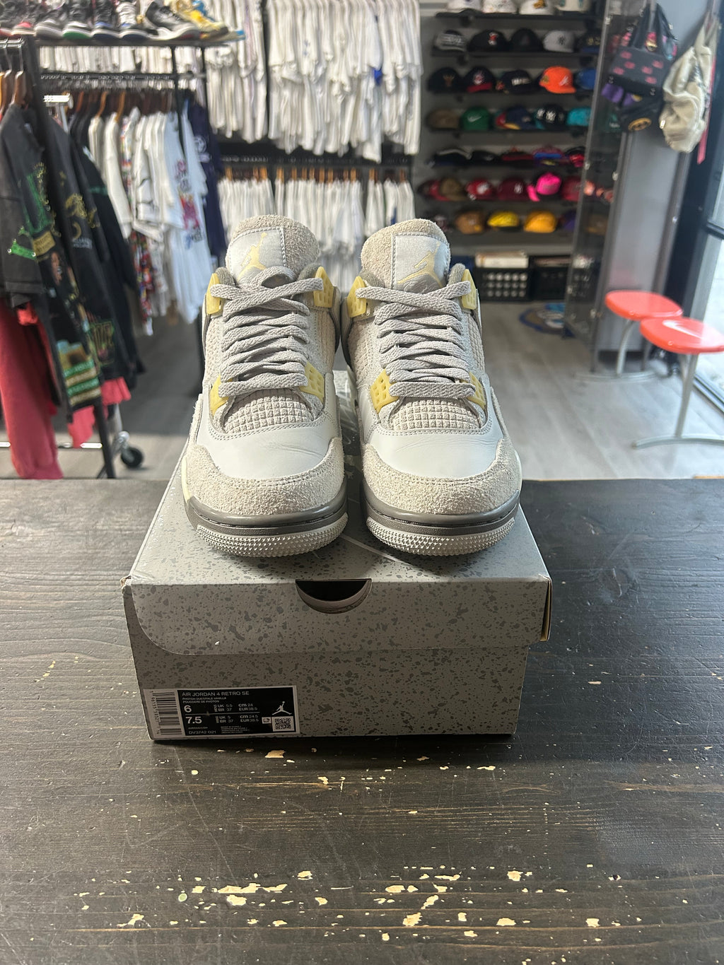Pre-Owned Air Jordan 4 Retro SE 'Craft' in Photon Dust