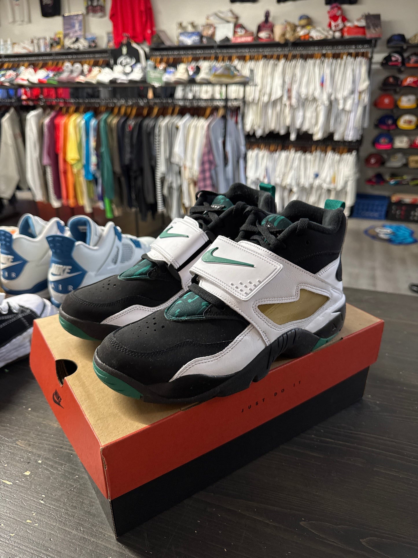 Pre-owned Nike Air Diamond Turf Emerald