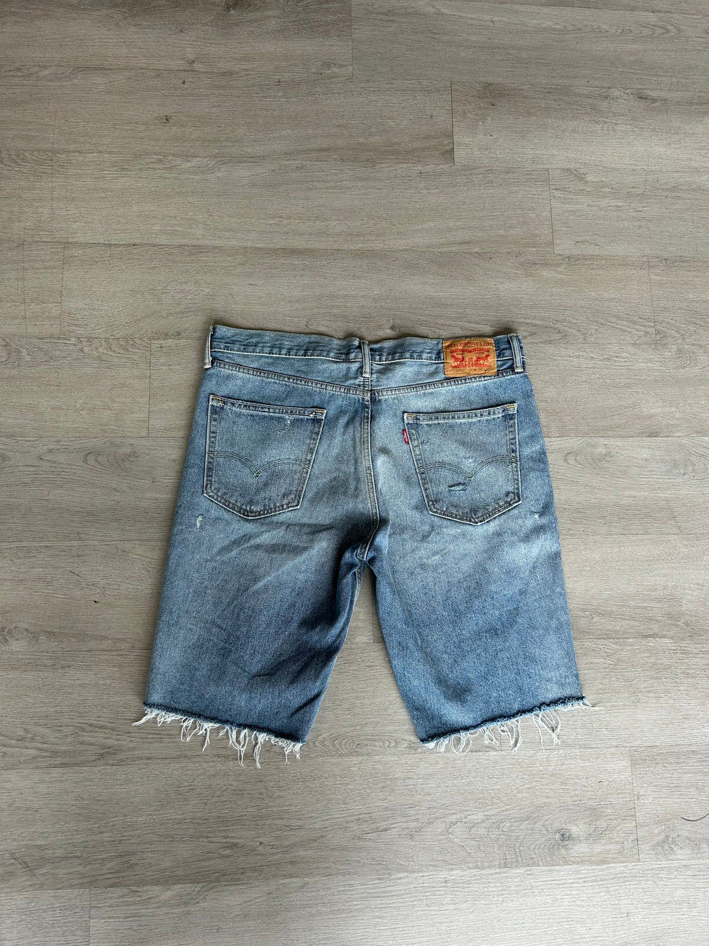 Levi Cutoff Jean Shorts