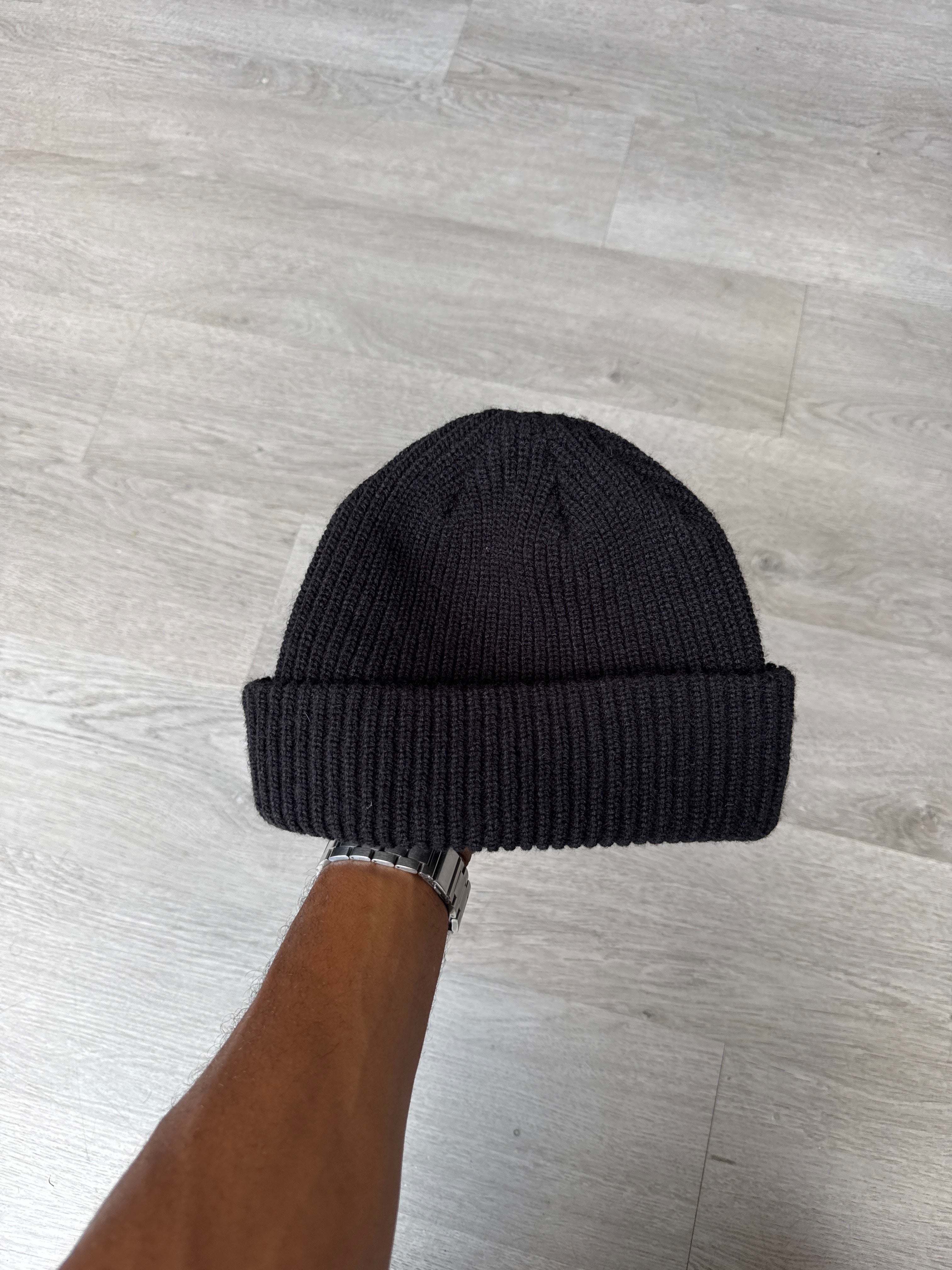Supreme Loose Gauge Black Beanie