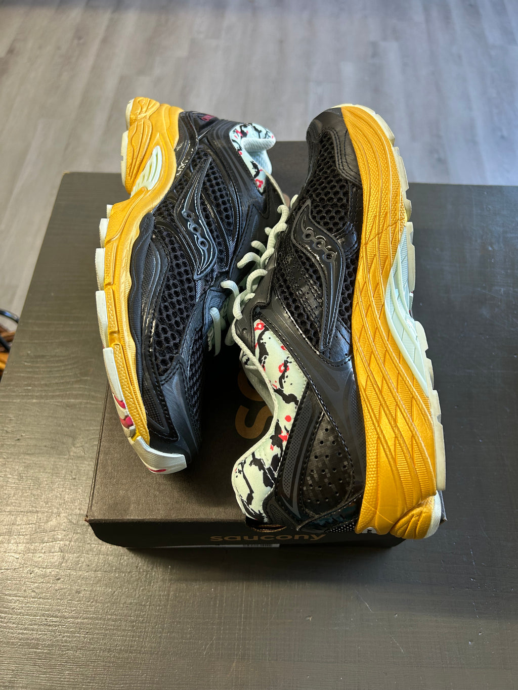 Pre-Owned Saucony ProGrid Omni 9 City Pack Tokyo