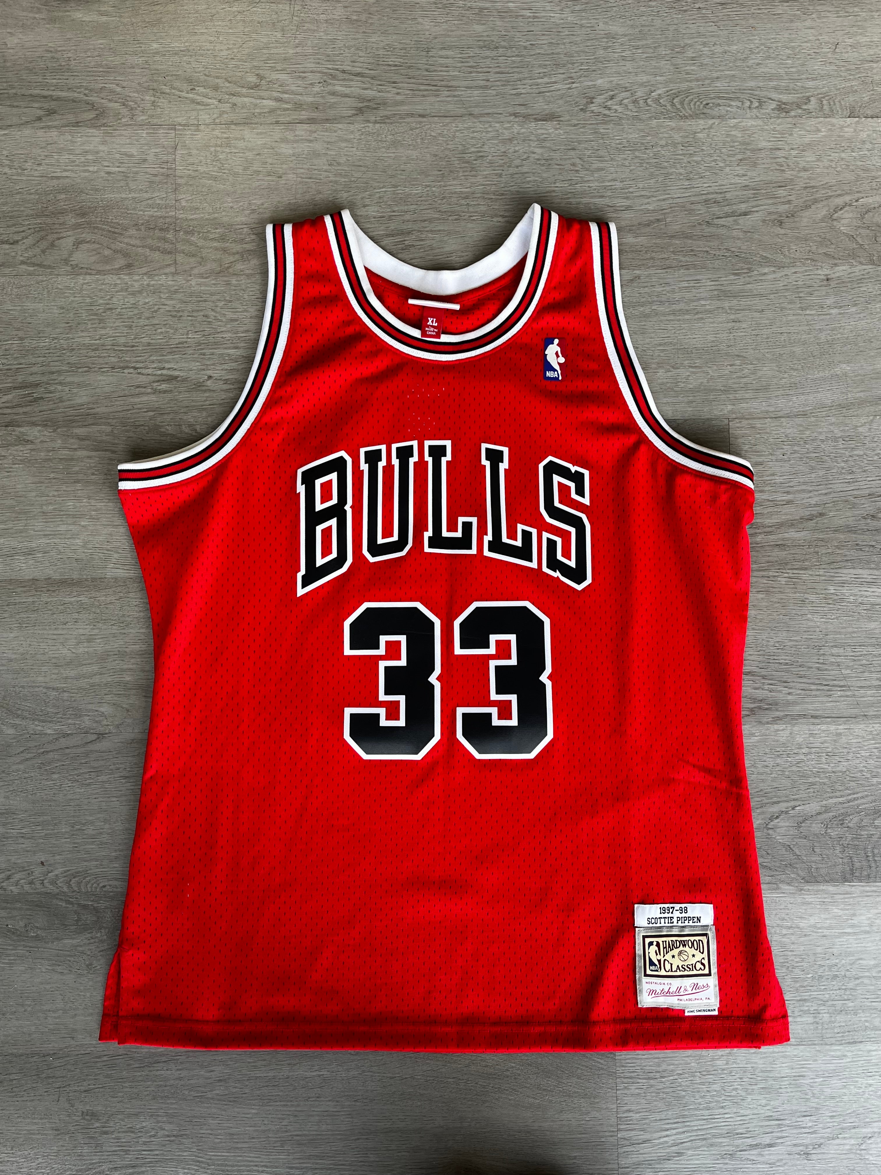 Mitchell & Ness Chicago Bulls Scottie Pippen Swingman Jersey