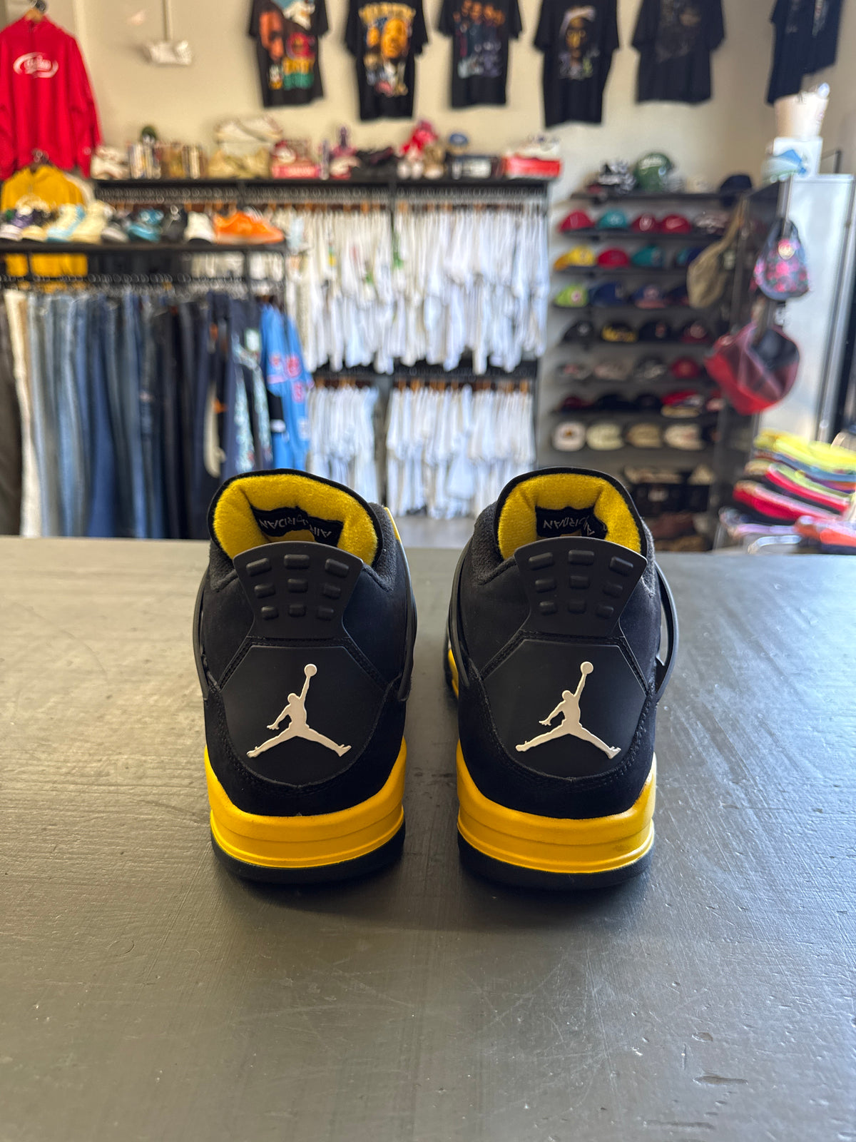 Pre-owned Jordan Retro 4 Thunder (2023)
