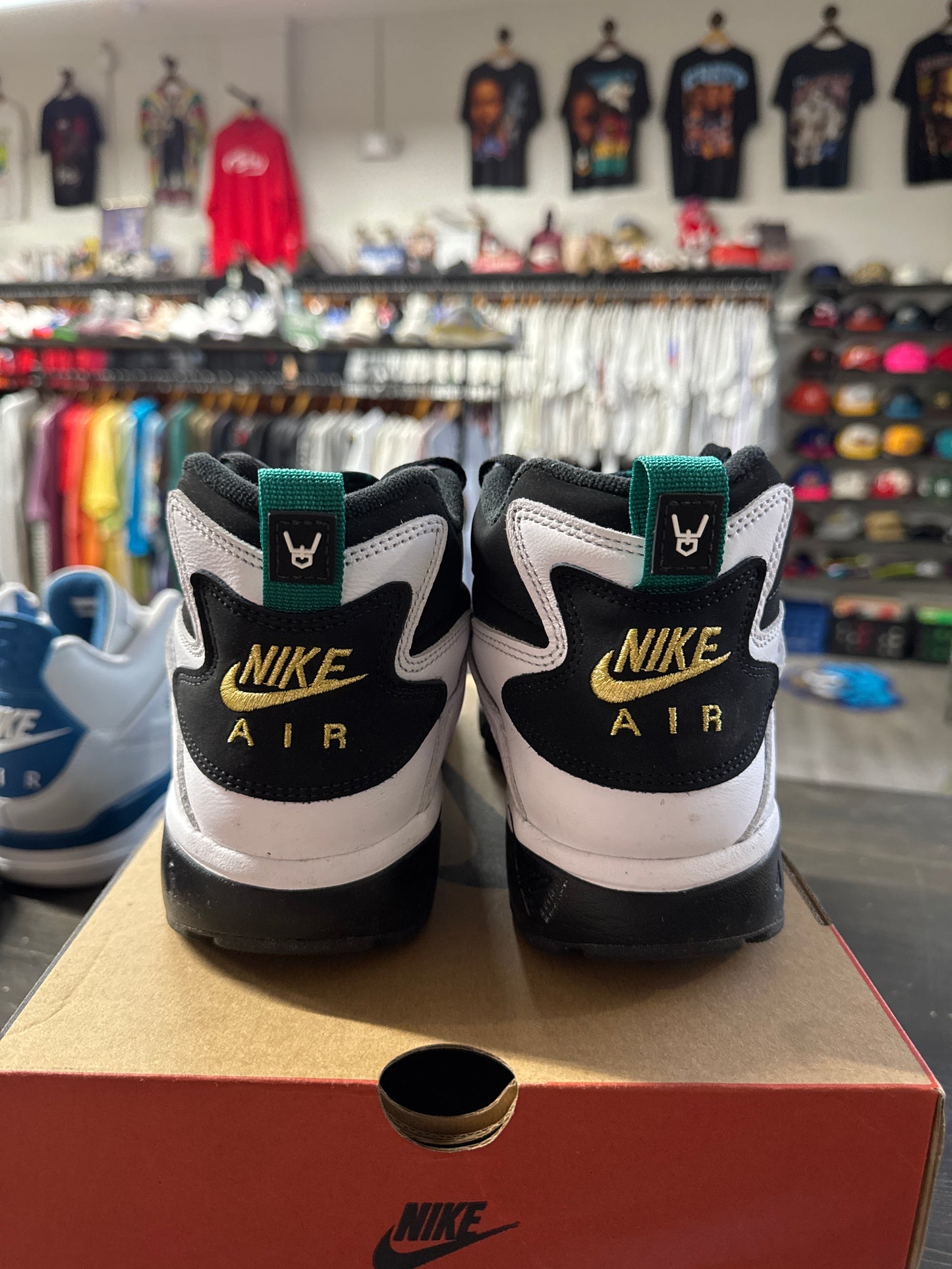 Pre-owned Nike Air Diamond Turf Emerald