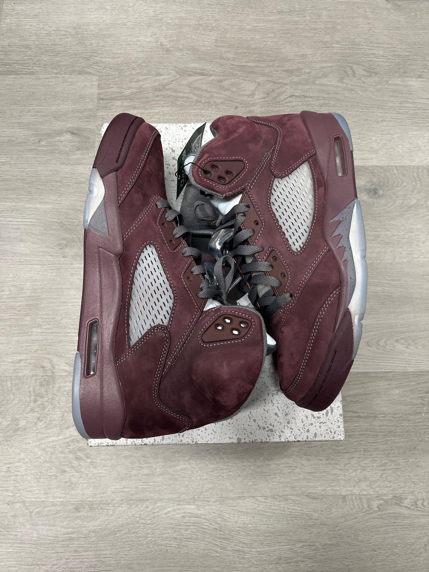 Pre-Owned Jordan 5 Retro
Burgundy (2023)