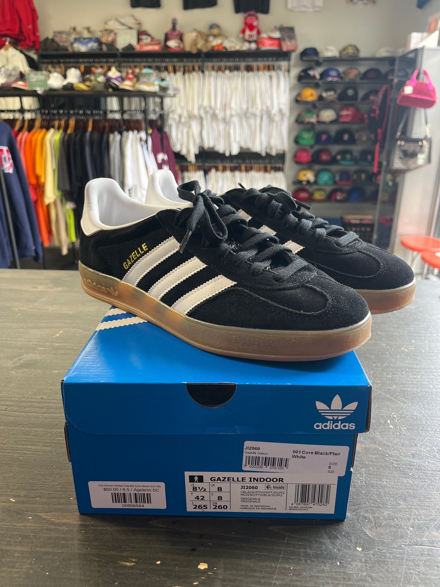 Pre-Owned Adidas Gazelle Core Black and White