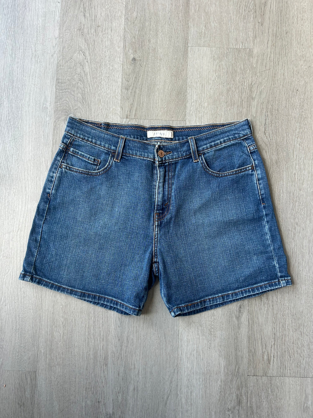 Vintage Women’s Levi’s 515 Denim Shorts