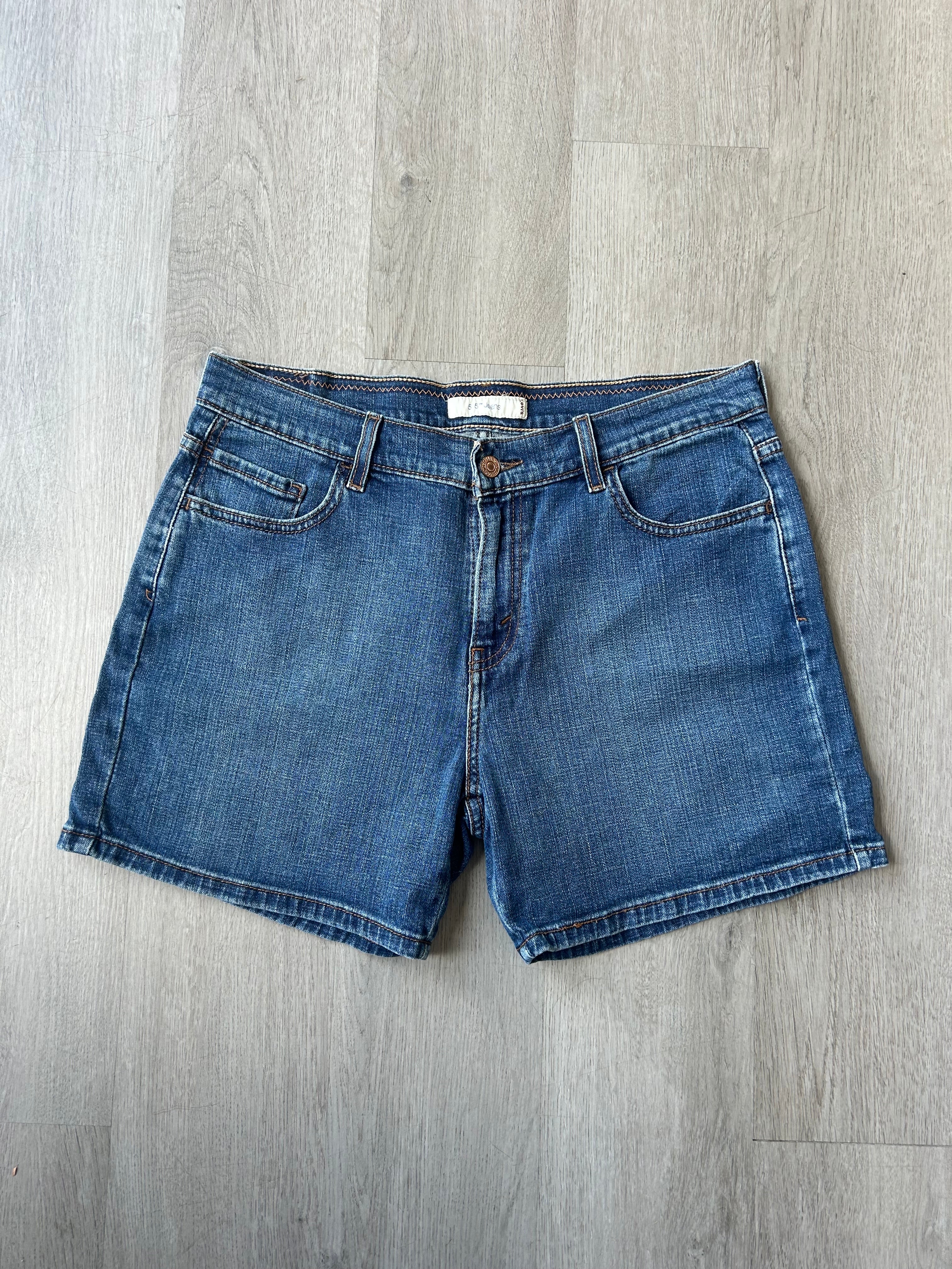 Vintage Women’s Levi’s 515 Denim Shorts
