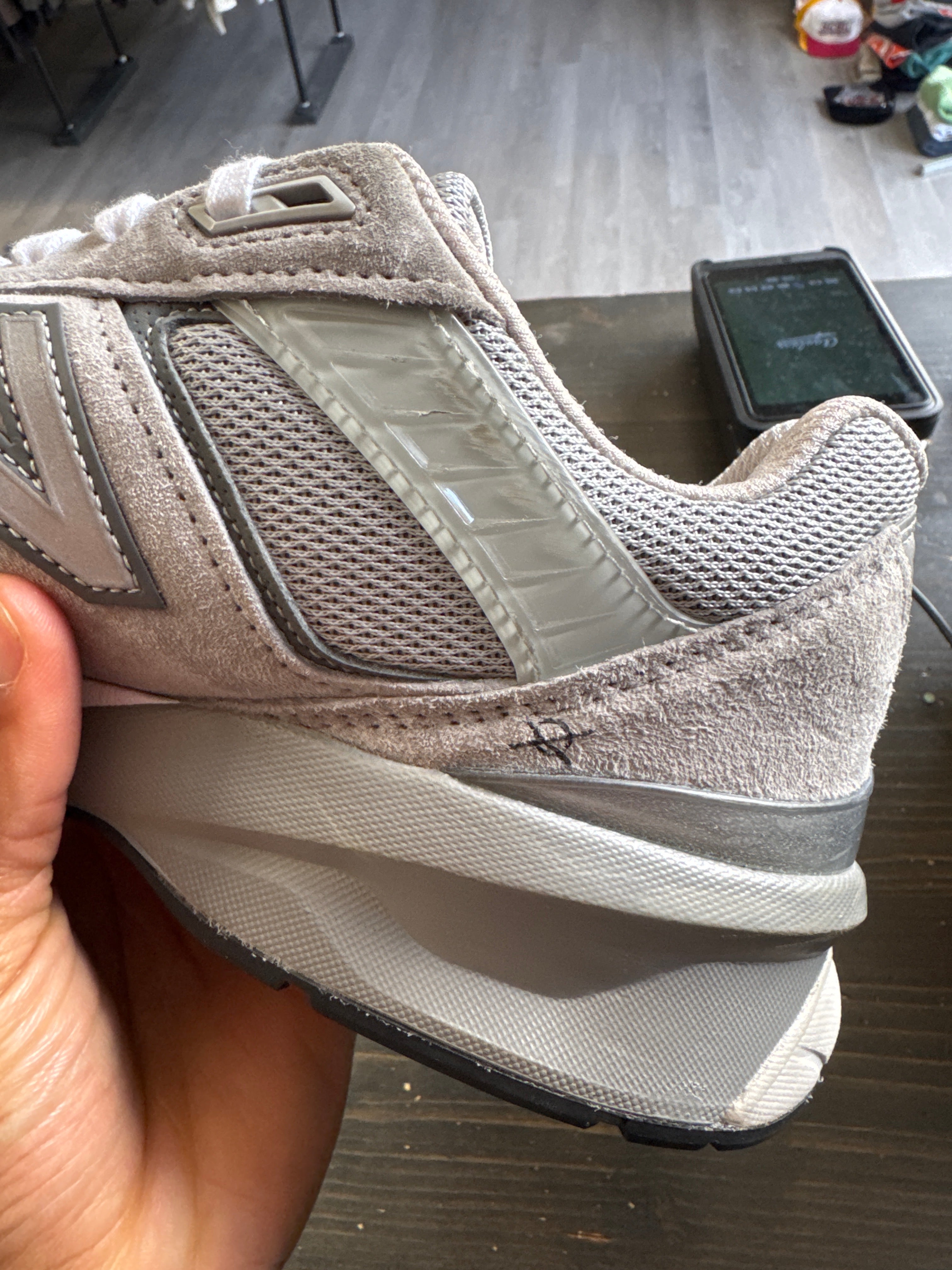 Pre-owned New Balance 990v5 Grey