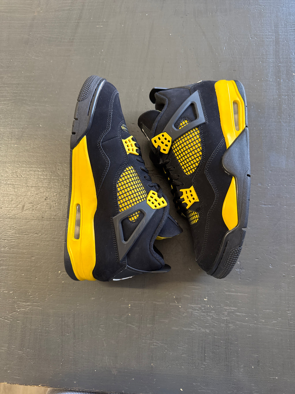 Pre-owned Jordan Retro 4 Thunder (2023)