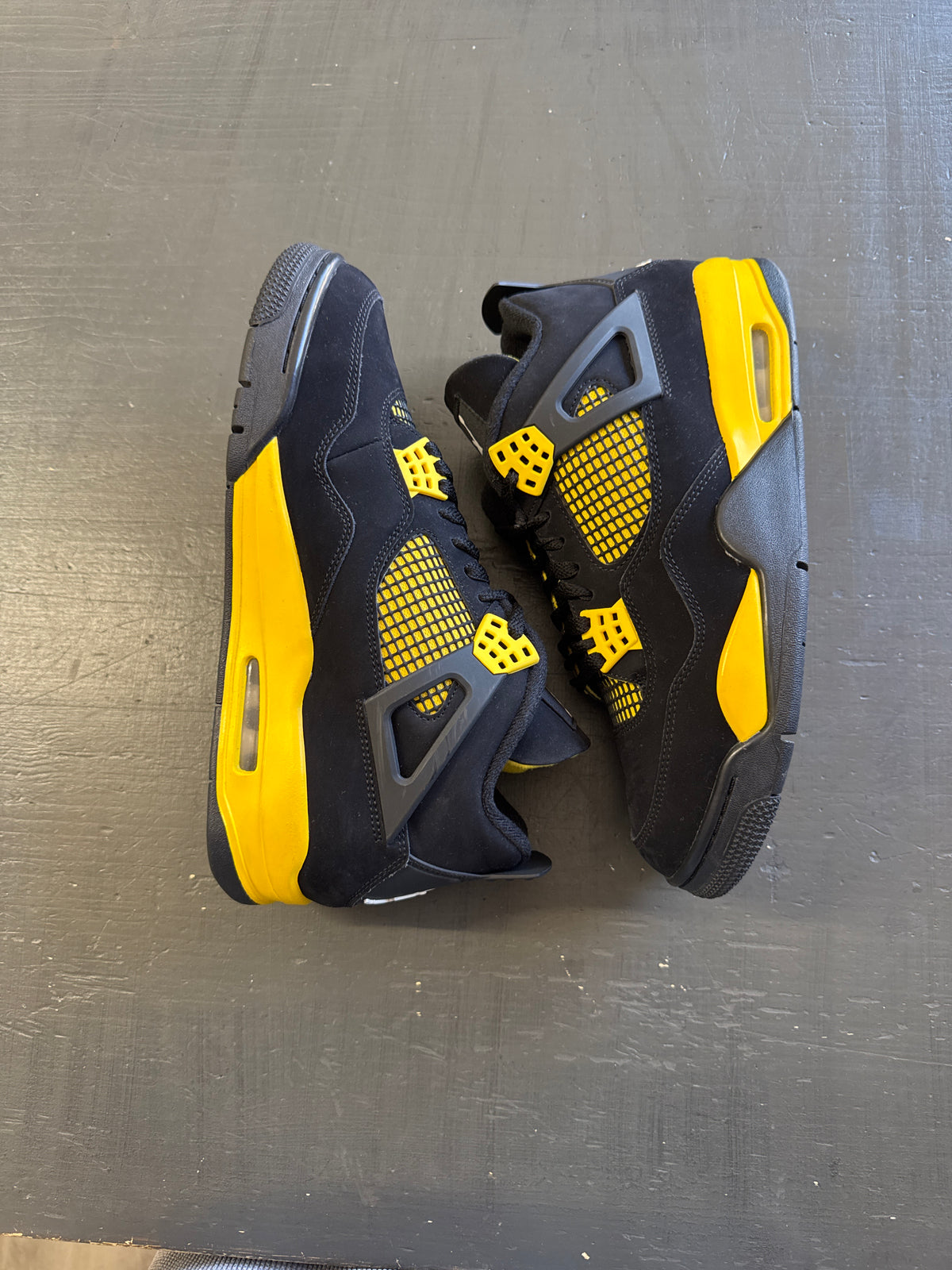 Pre-owned Jordan Retro 4 Thunder (2023)