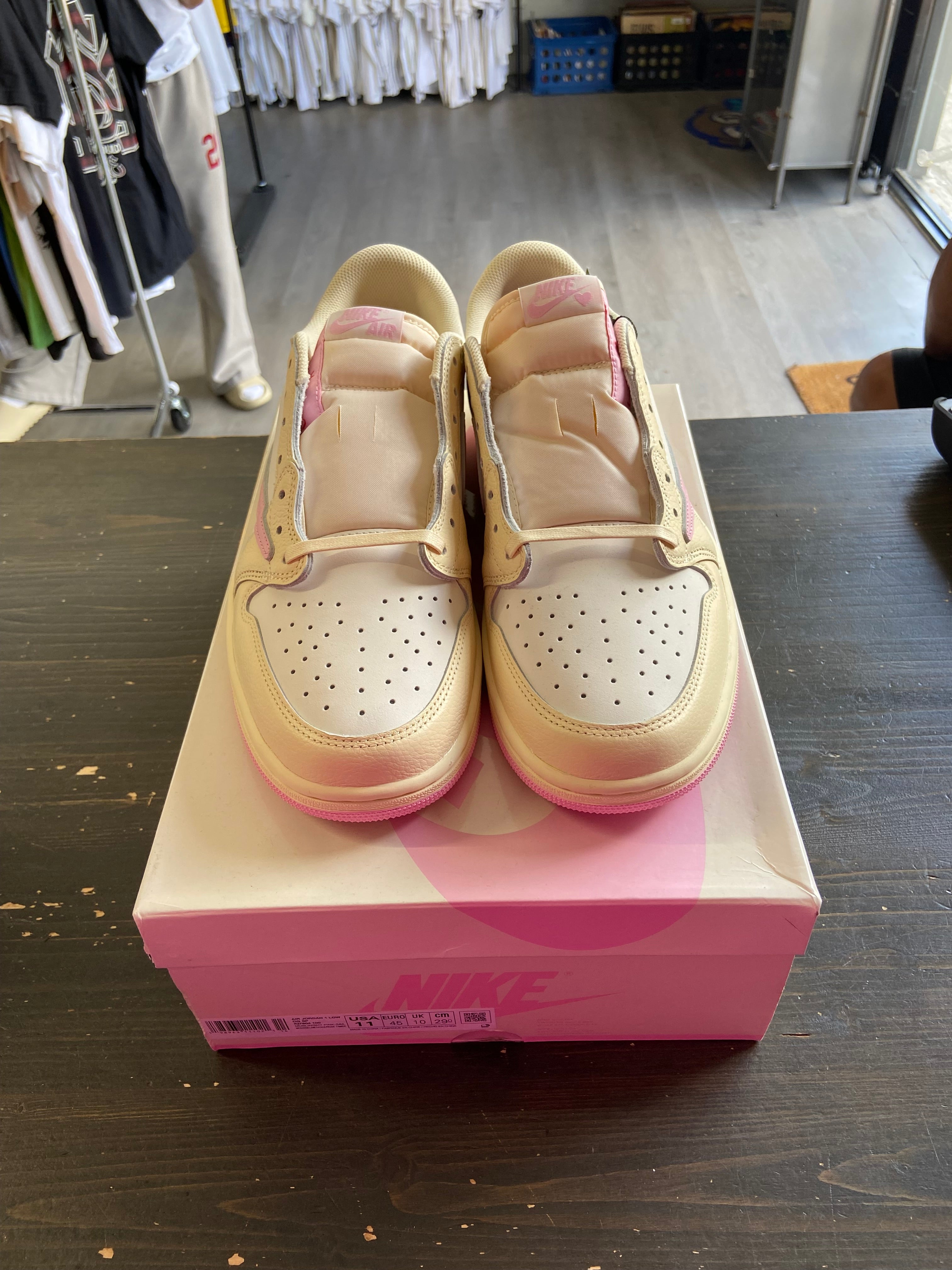 Brand New Jordan 1 Retro Low OG SP Travis Scott Shy Pink
