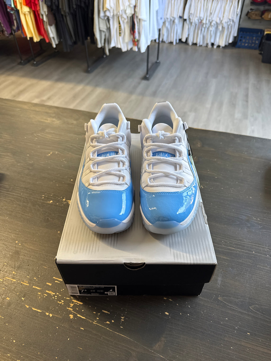 Pre-owned Jordan Retro 11 Low University Blue Low 2026
