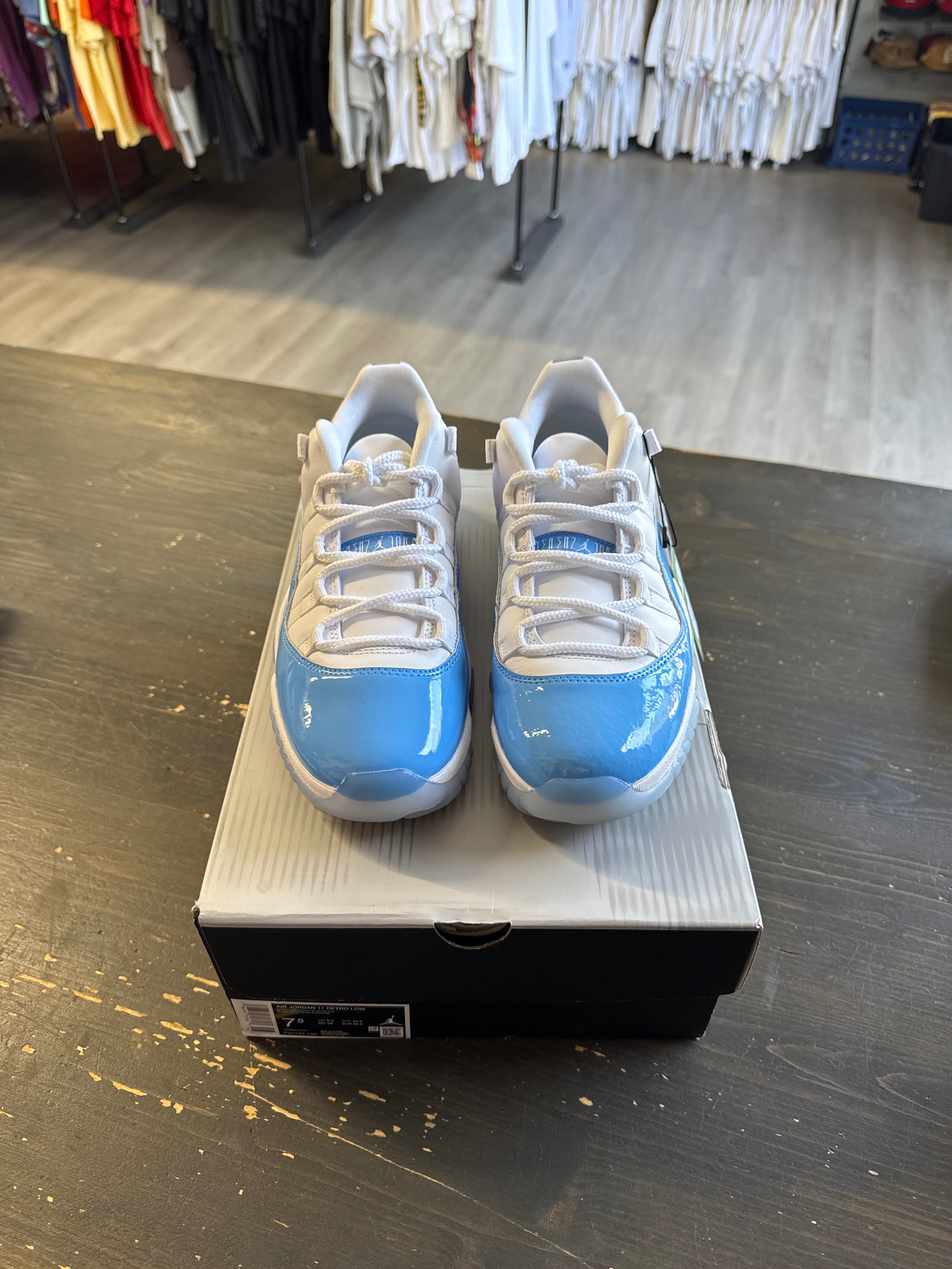 Pre-owned Jordan Retro 11 Low University Blue Low 2026