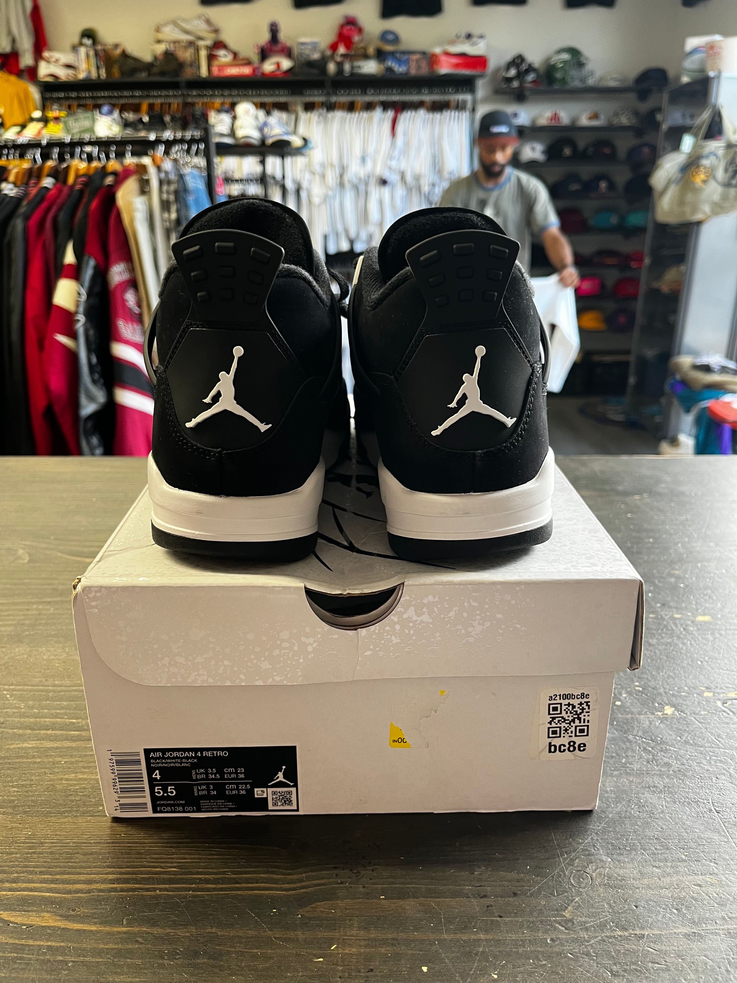 Pre-Owned Jordan 4 Retro White Thunder
