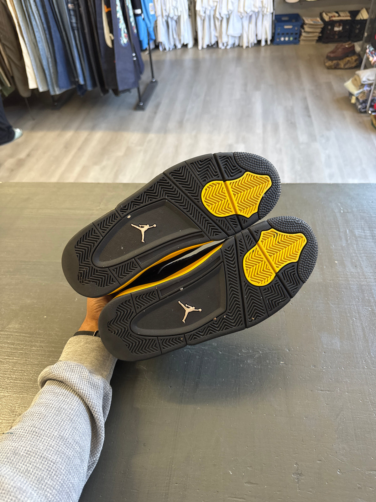 Pre-owned Jordan Retro 4 Thunder (2023)