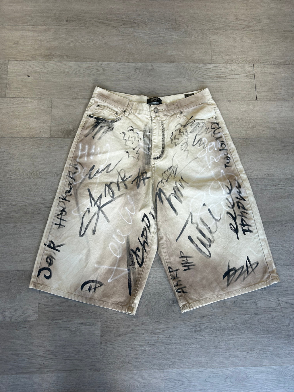 HMDD Banksy 3/4 shorts