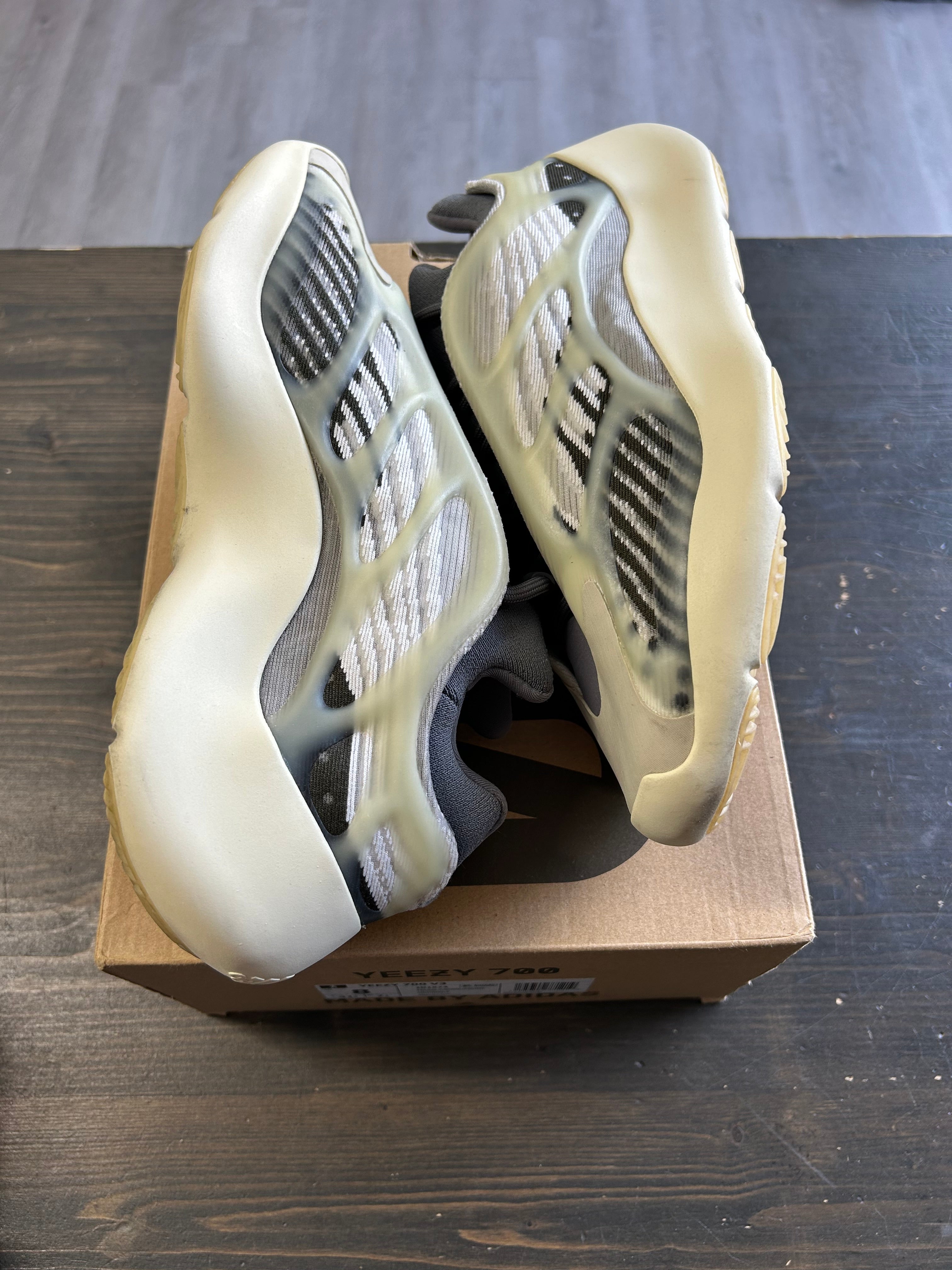 Pre-Owned Adidas Yeezy 700 V3 Fade Salt