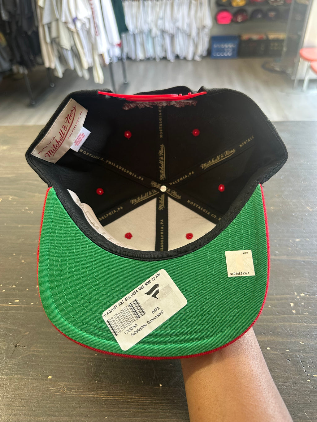 Mitchell & Ness Philadelphia 76ers Black Hardwood Classics City Arch Snapback Hat