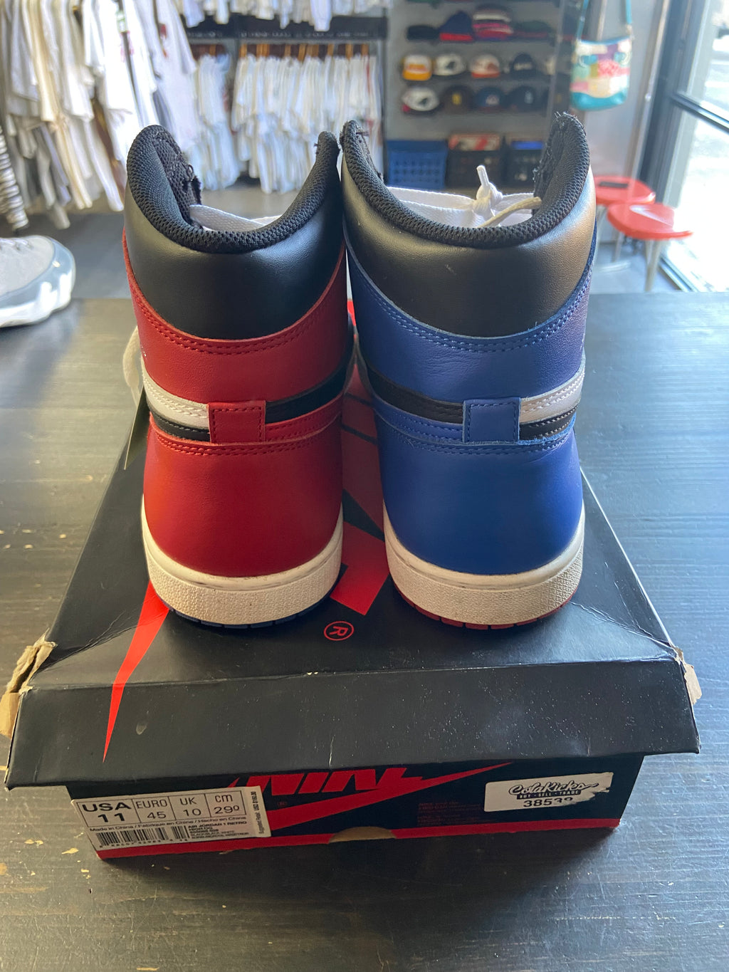 Pre-Owned Jordan 1 Retro Top 3