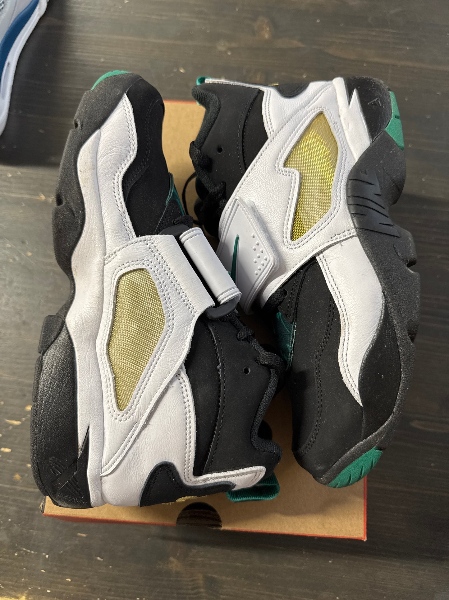 Pre-owned Nike Air Diamond Turf Emerald