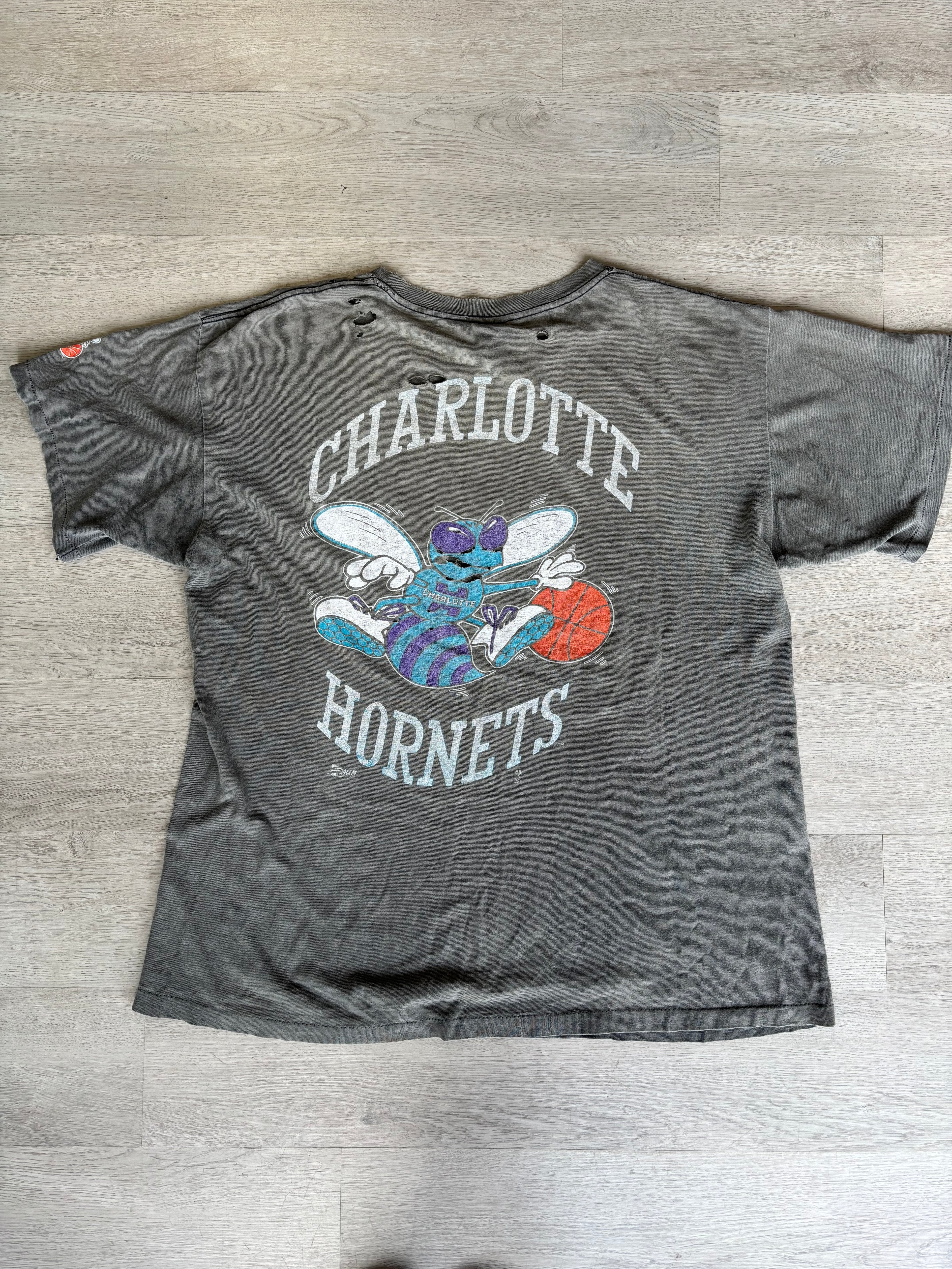 Vintage 1990s Charlotte Hornets Distressed Tee