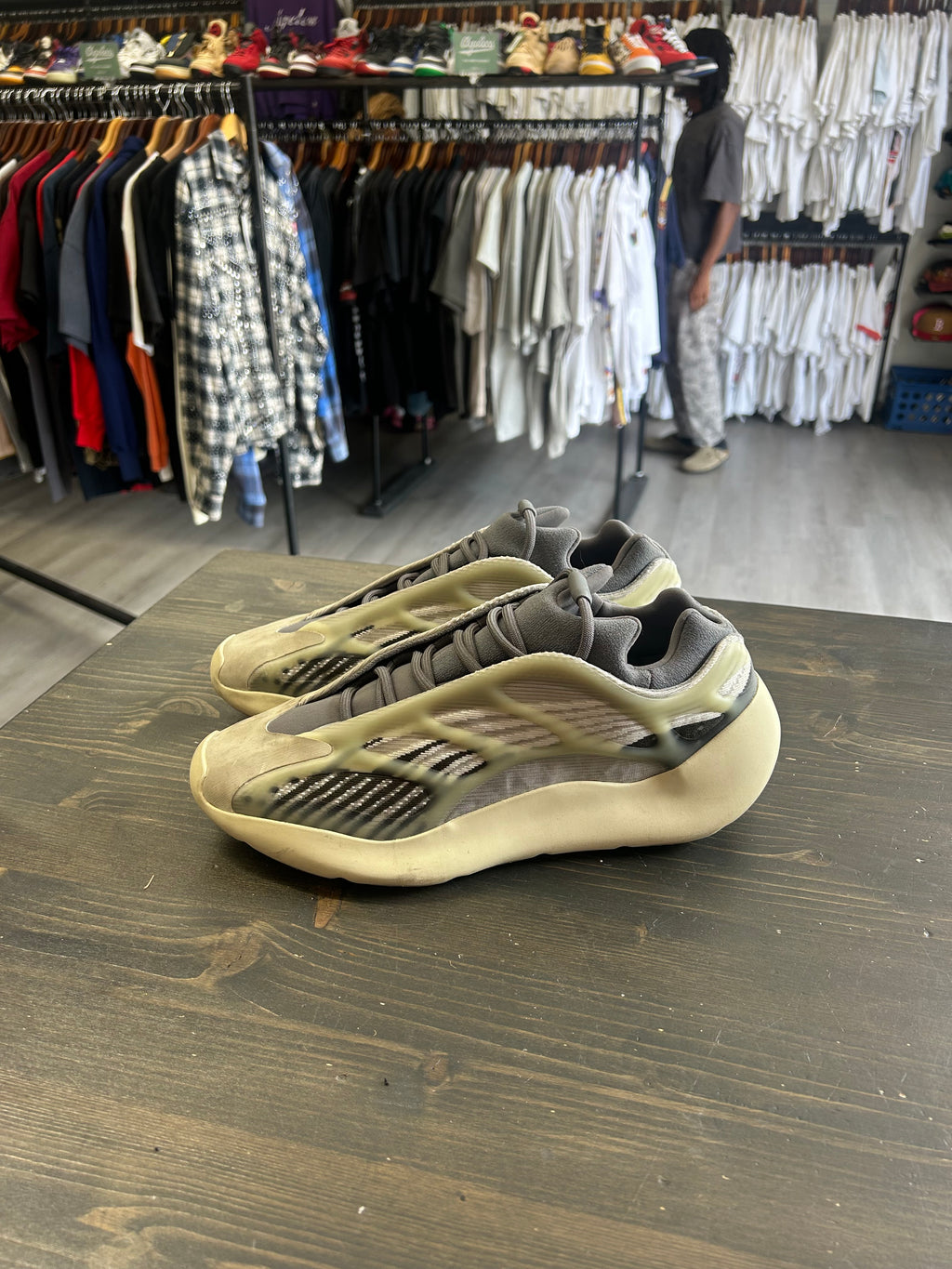 Pre-Owned Adidas Yeezy 700 V3 Fade Salt