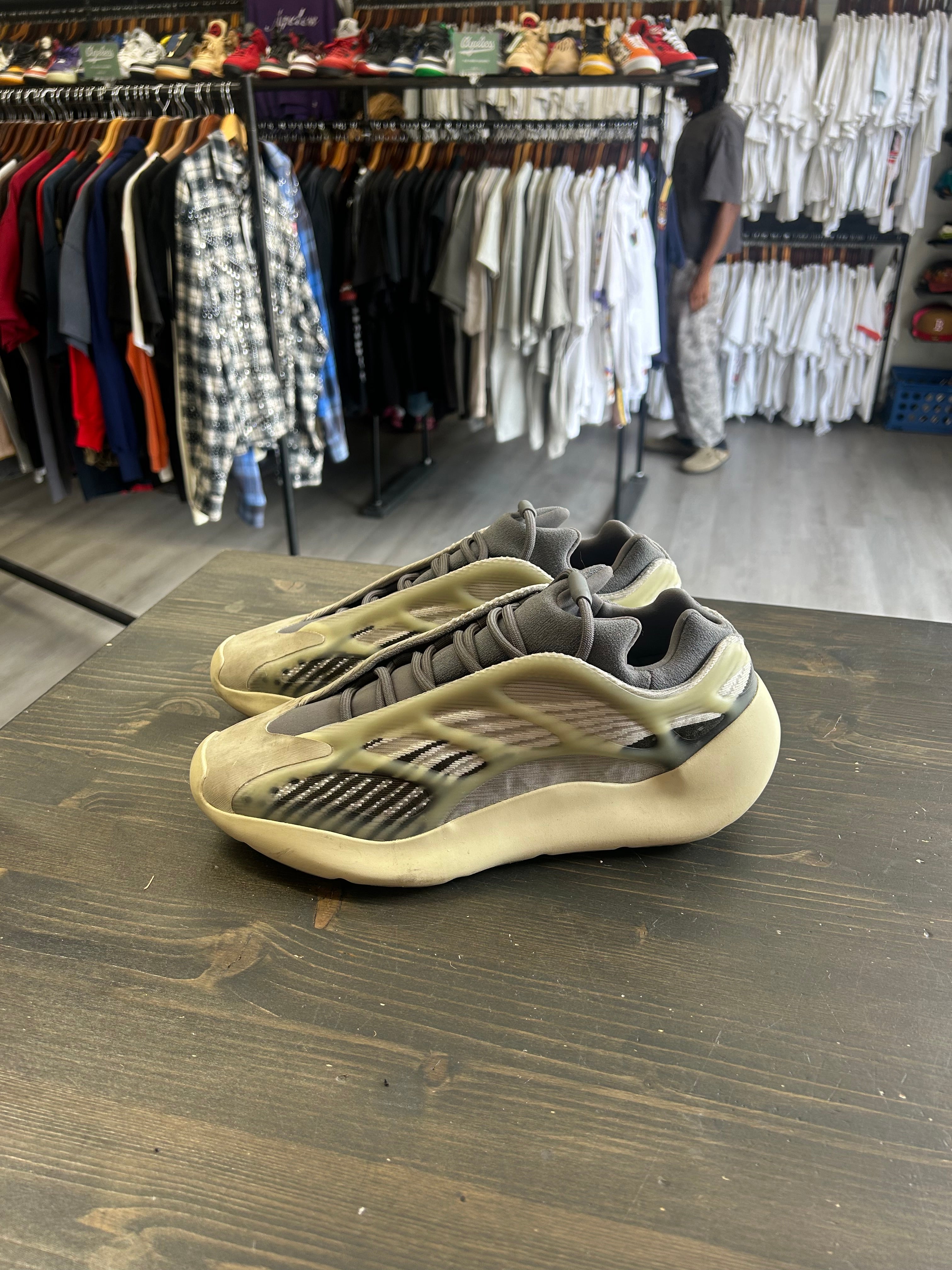 Pre-Owned Adidas Yeezy 700 V3 Fade Salt