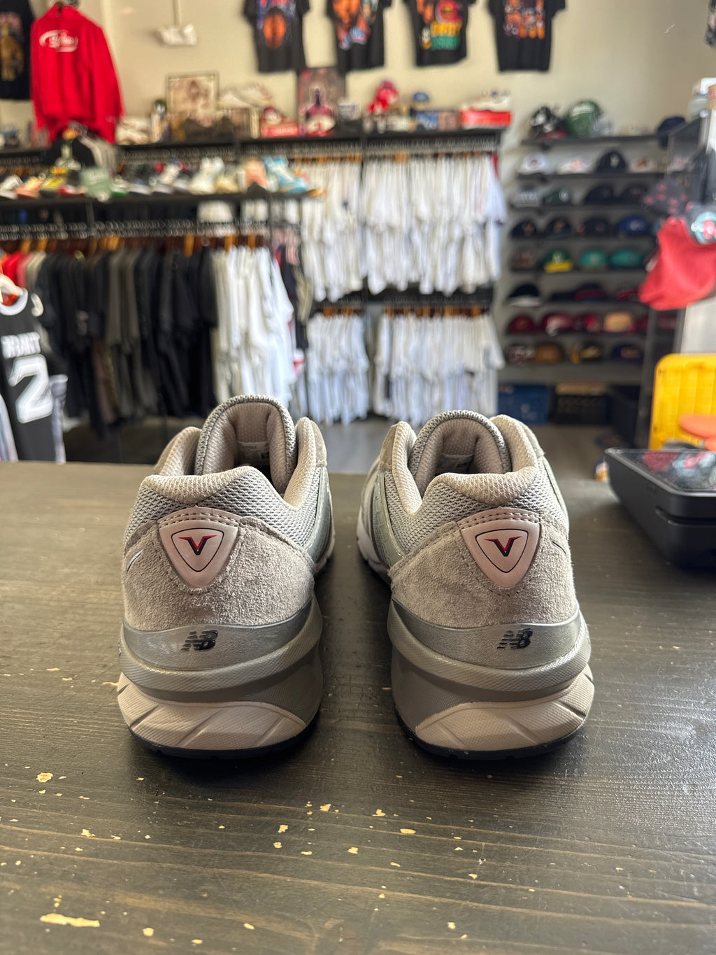 Pre-owned New Balance 990v5 Grey